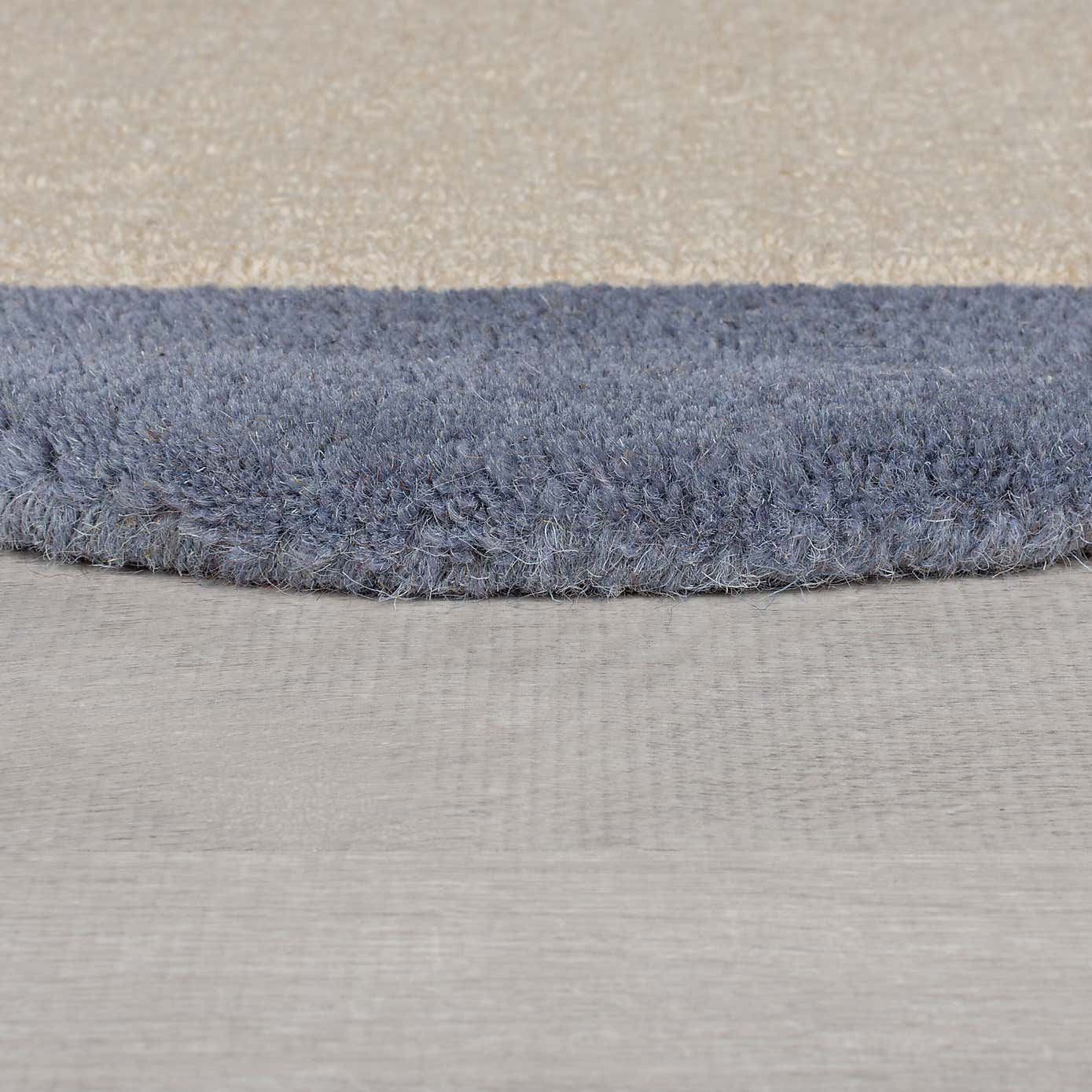 Bonnie Scallop Natural Border Wool Rug