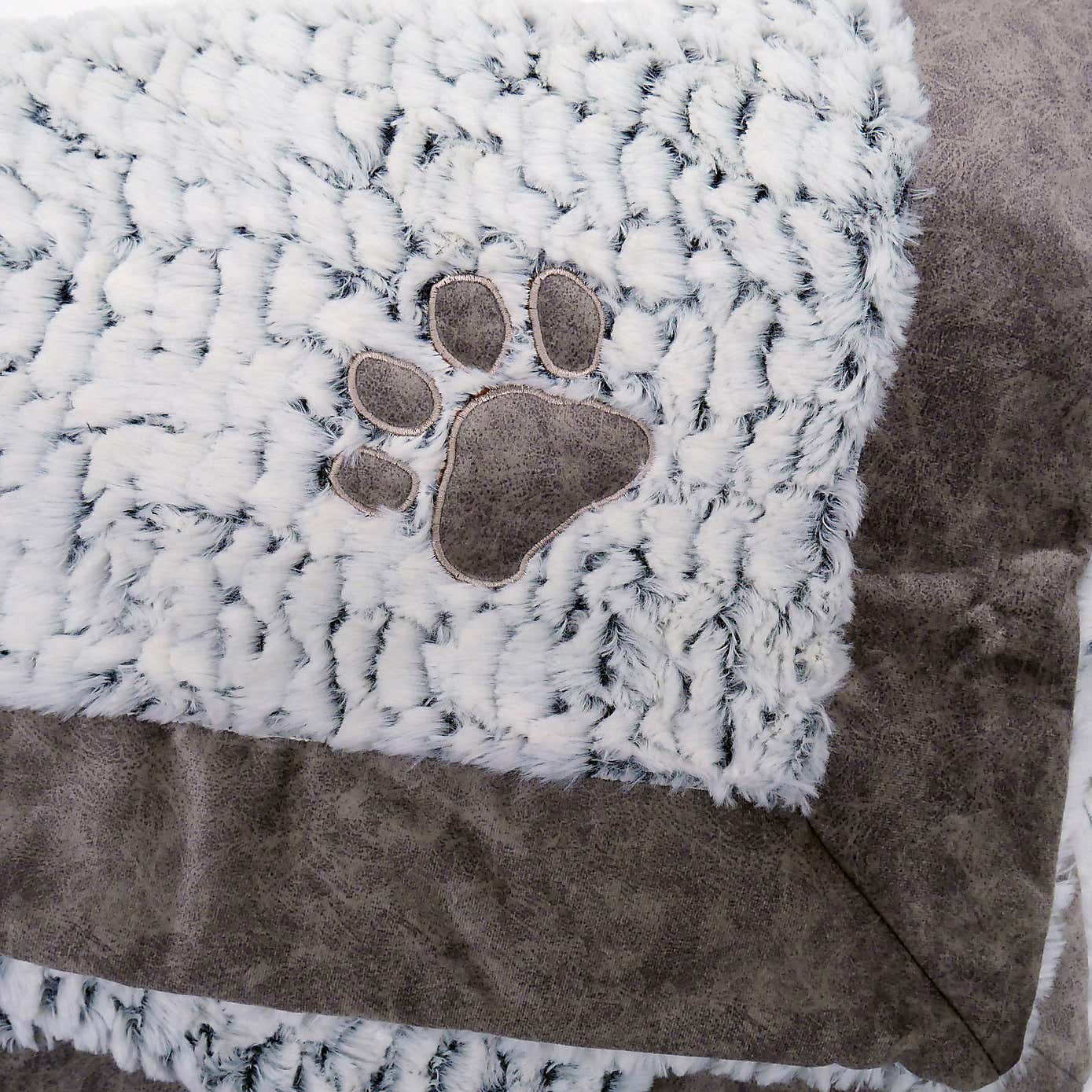 Rosewood Fleece Plush Pet Blanket