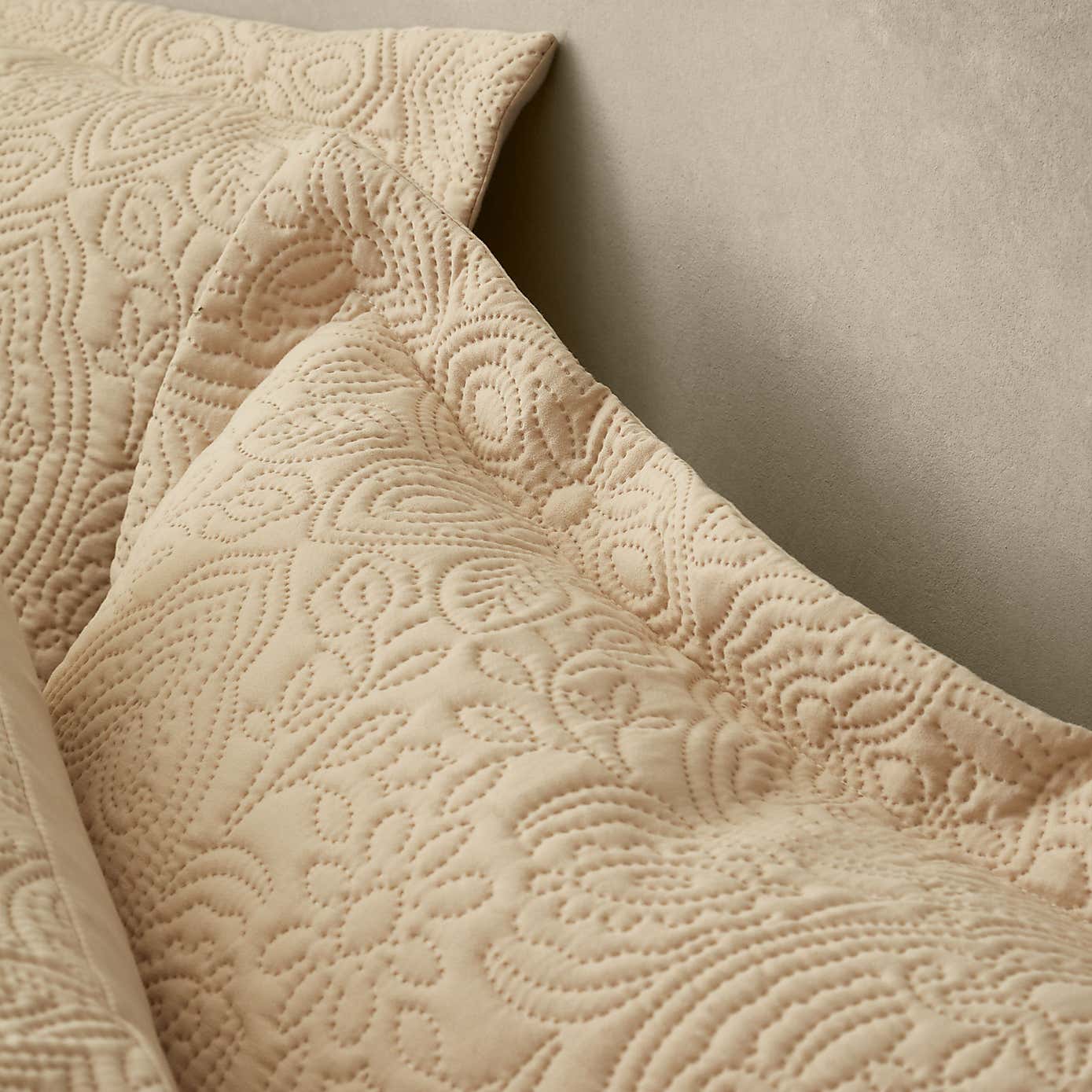 Pineapple Elephant Casablanca Pinsonic Pillowsham Pair