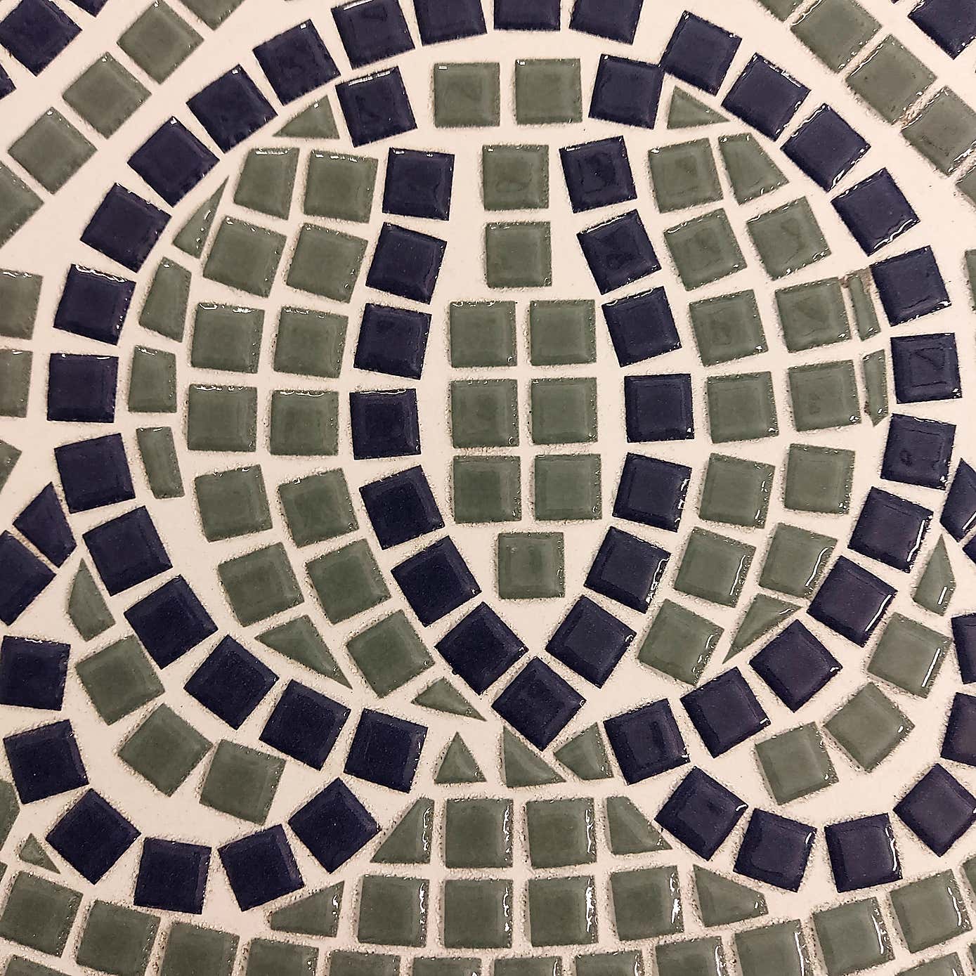 Summer Terrace Atlanta Round Bistro Table with 2 Springdale Chairs