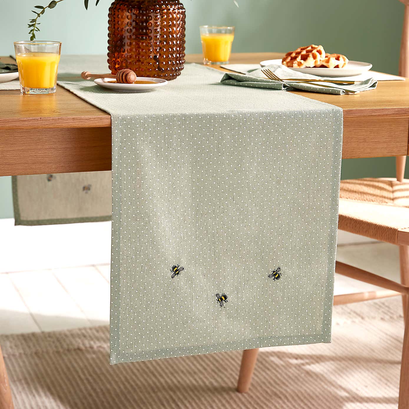 Bee Table Runner