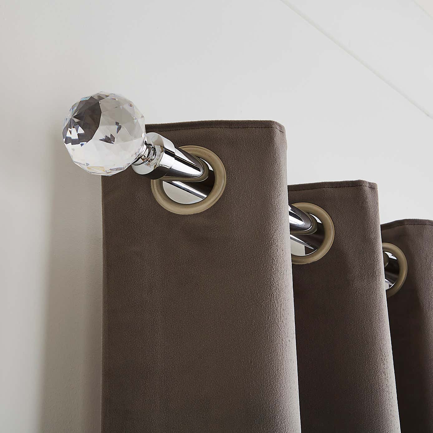 Faceted Ball Extendable Metal Eyelet Curtain Pole