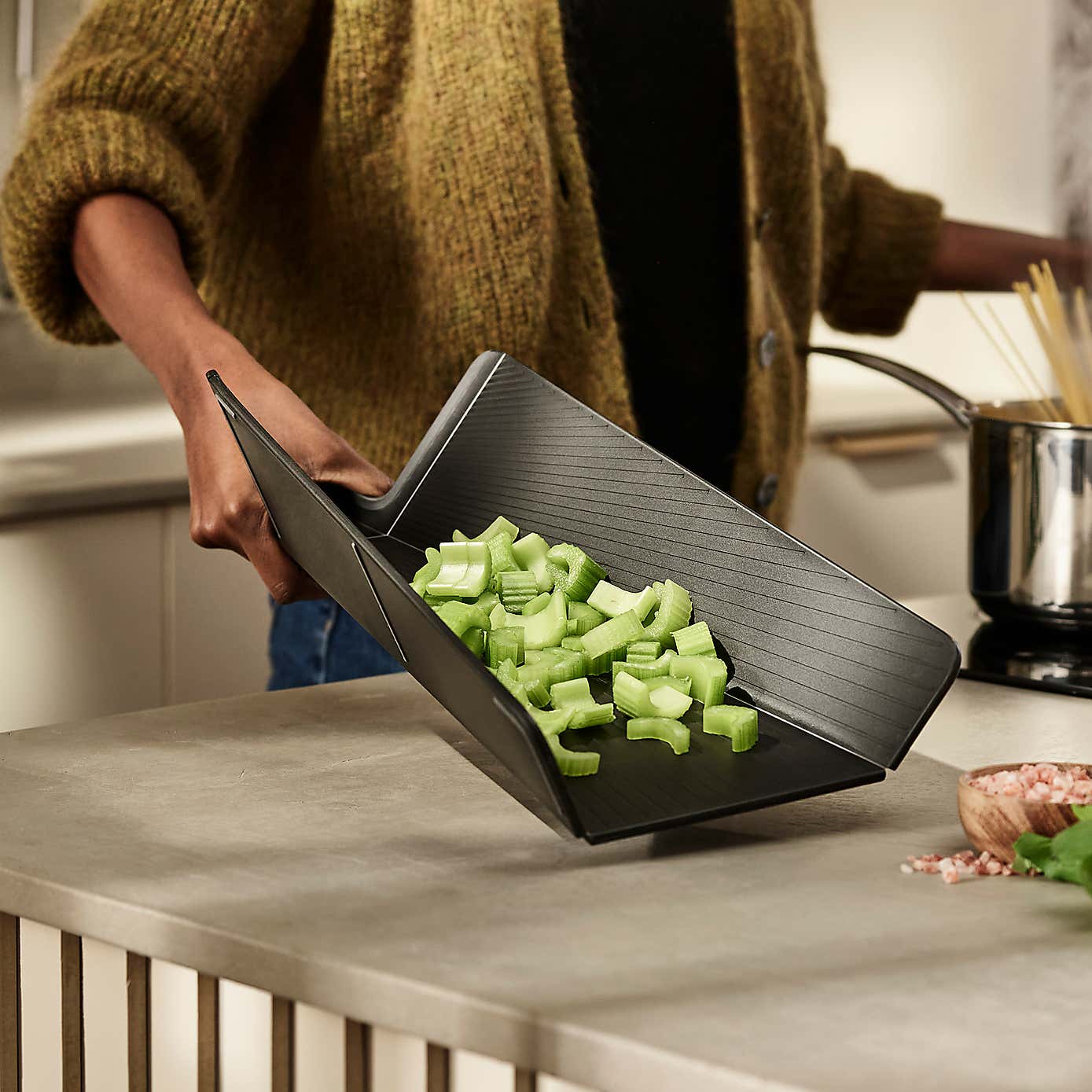 Joseph Joseph Chop2Pot Plus Black Folding Chopping Board