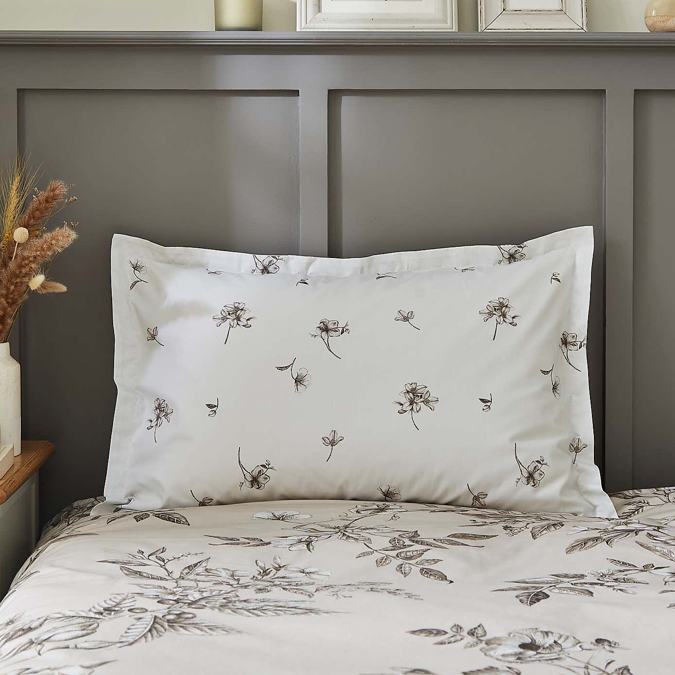 Bridget Etched Floral Oxford Pillowcase