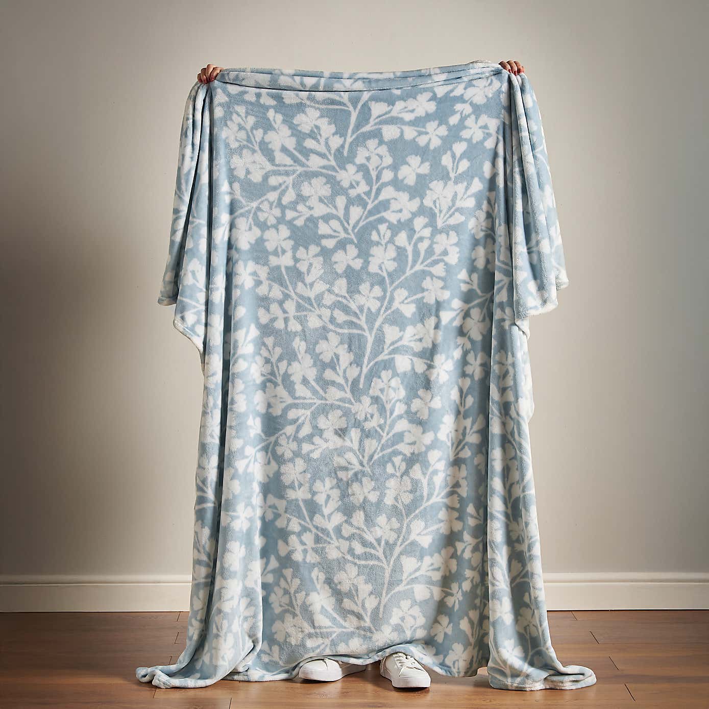 Catherine Lansfield Brooke Floral Fleece Throw 200cm x 240cm