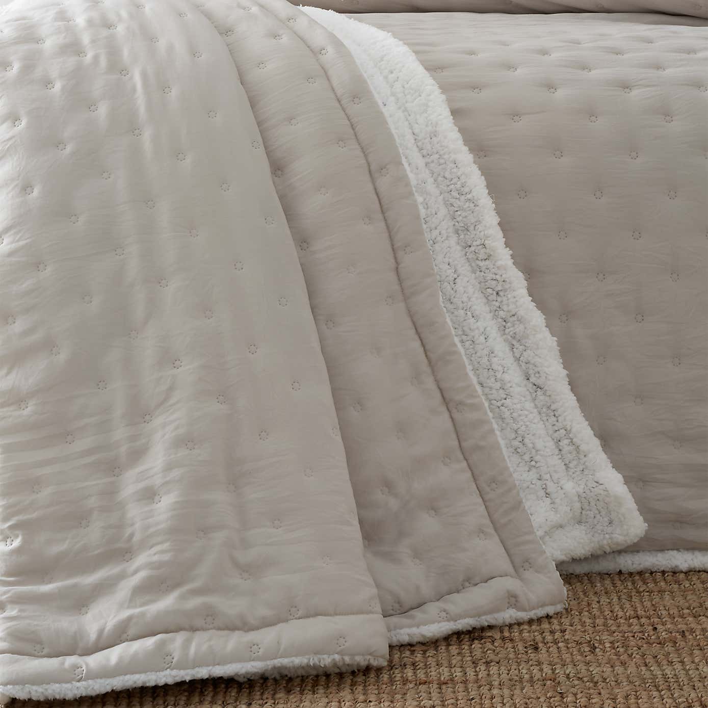 Catherine Lansfield Cosy Nori Soft Sherpa Bedspread