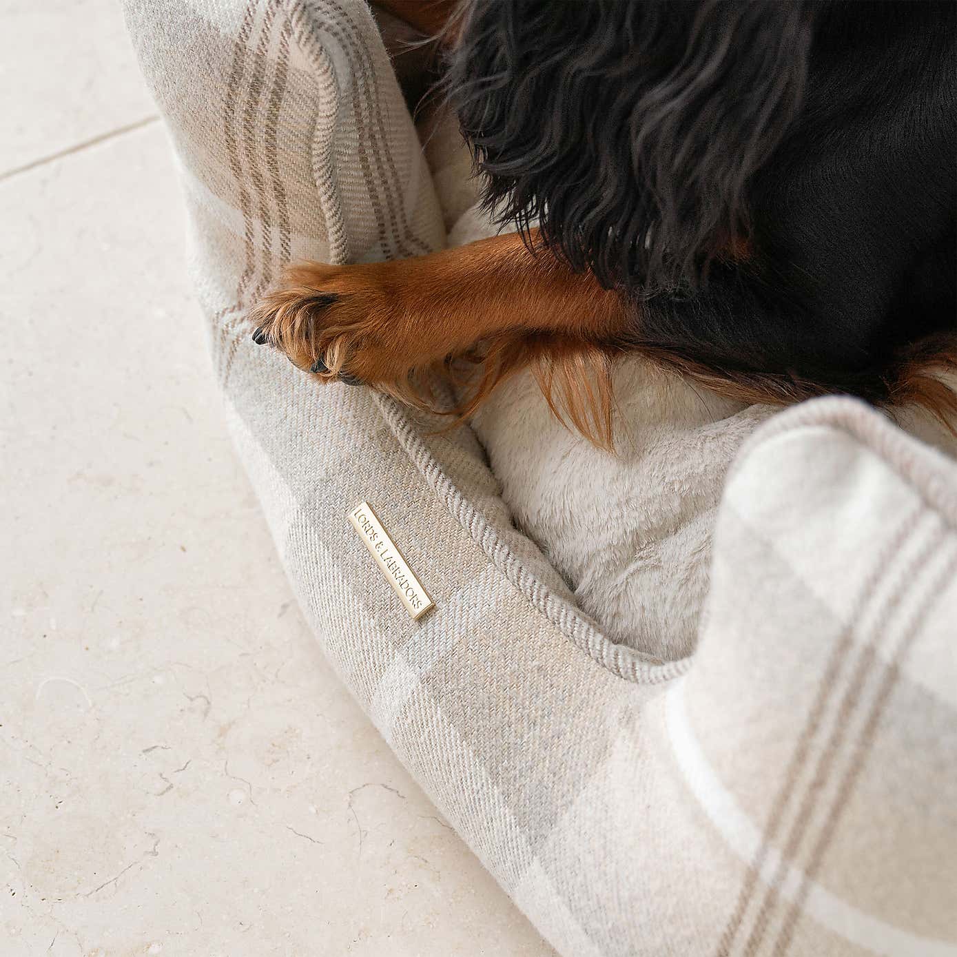 Lords and Labradors Balmoral High Wall Dog Bed