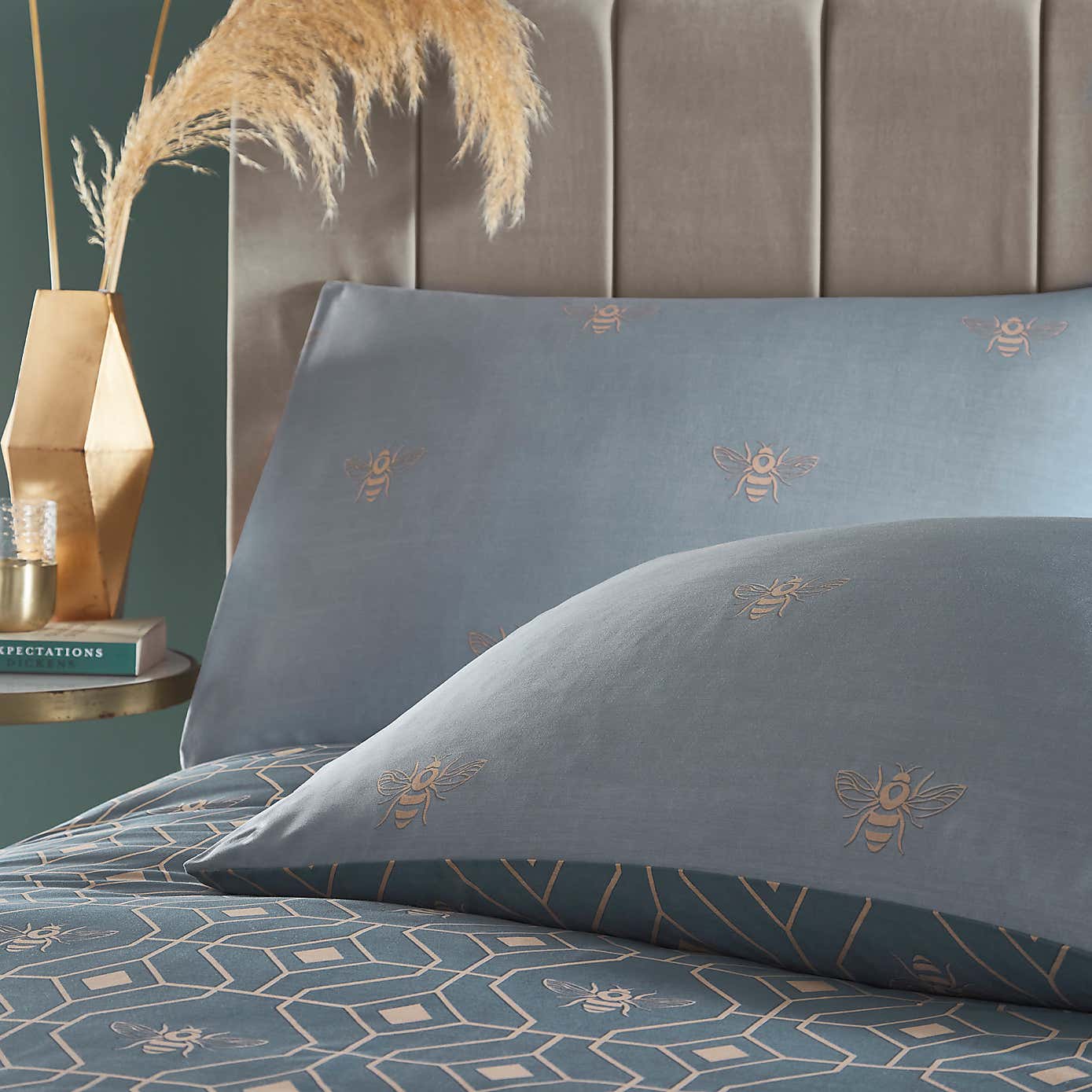 Furn. Bee Deco Duvet Cover and Pillowcase Set