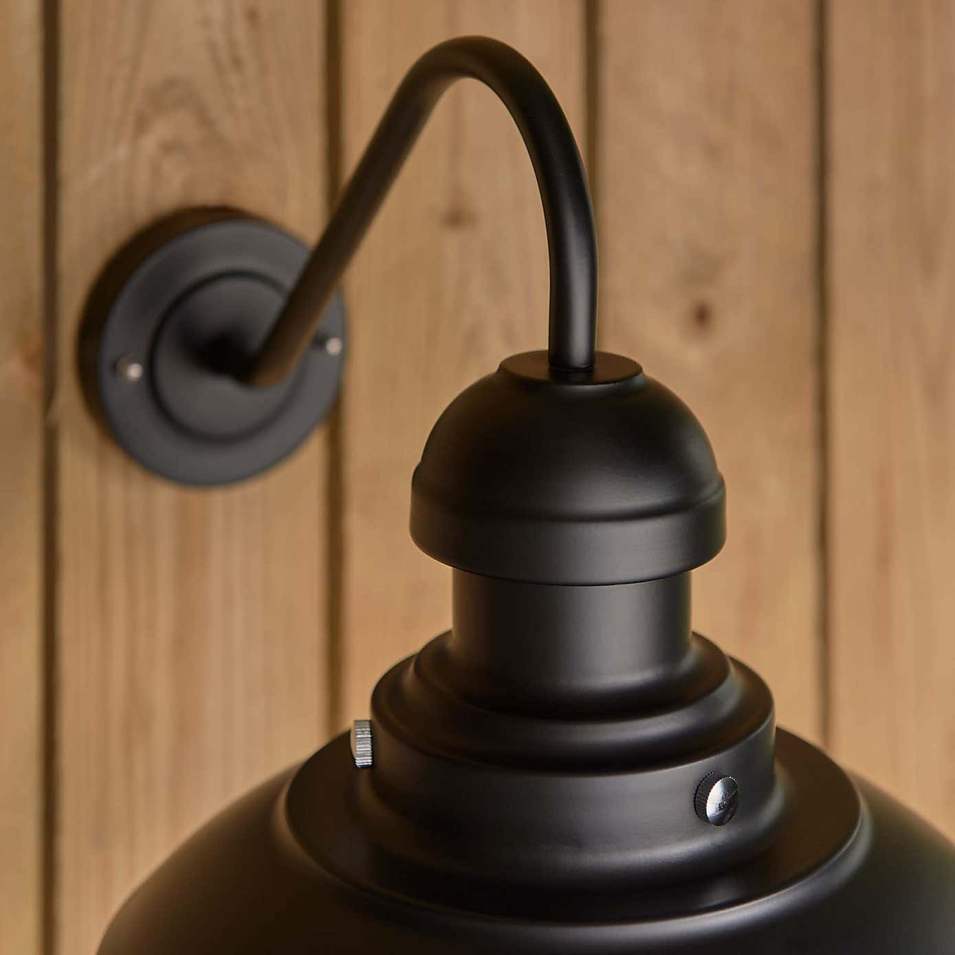 Vogue Preston Curved Outdoor Wall Light