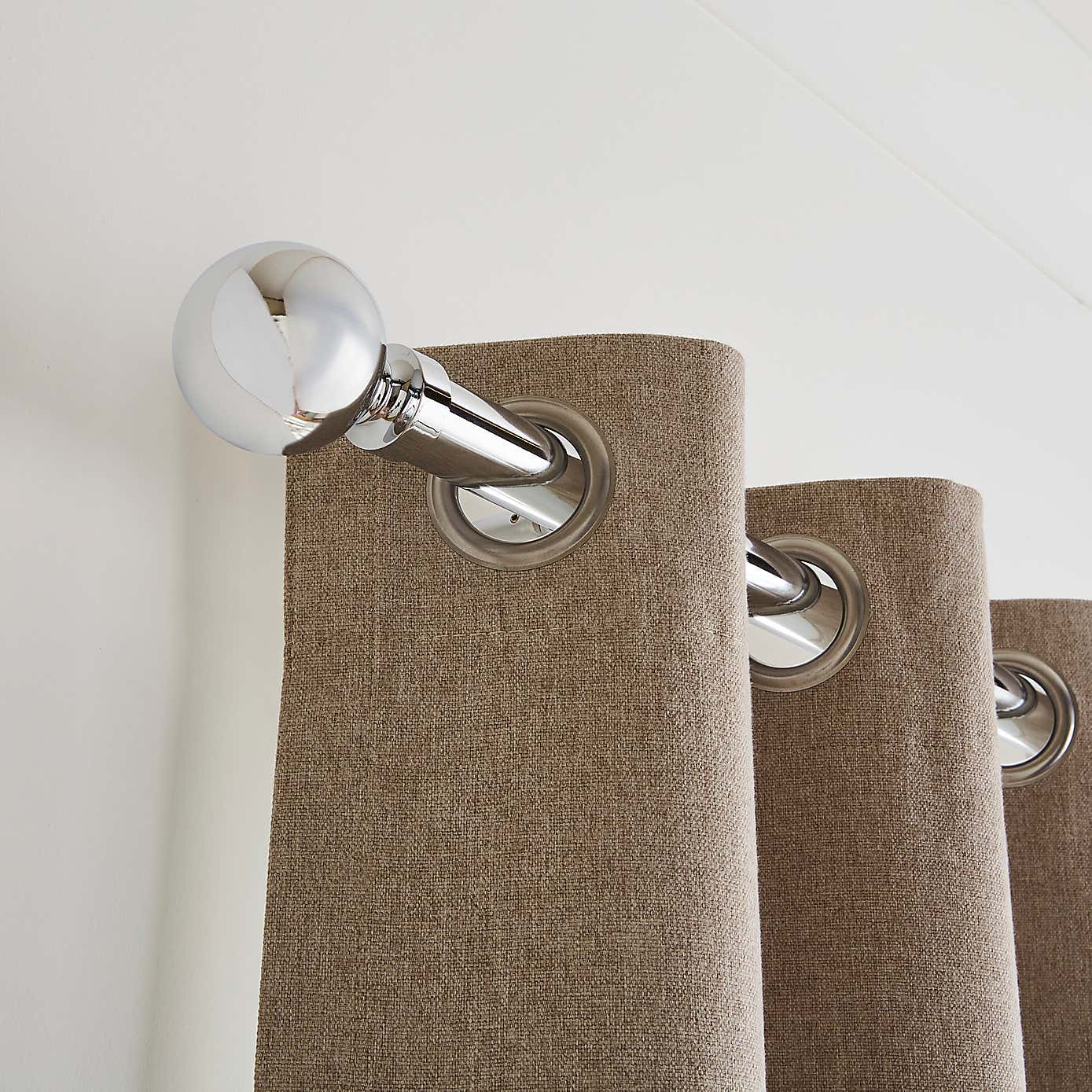 Ashton Metal Extendable Eyelet Curtain Pole