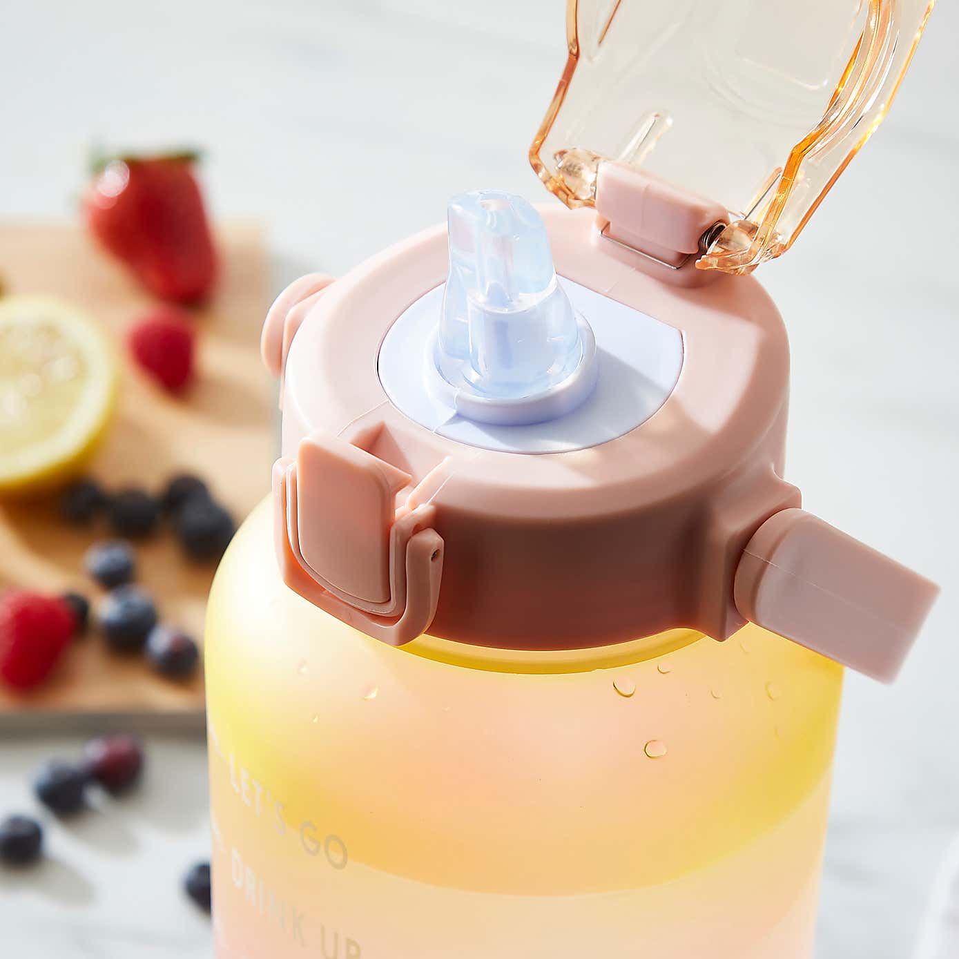 Ombre 900ml Water Tracker Bottle