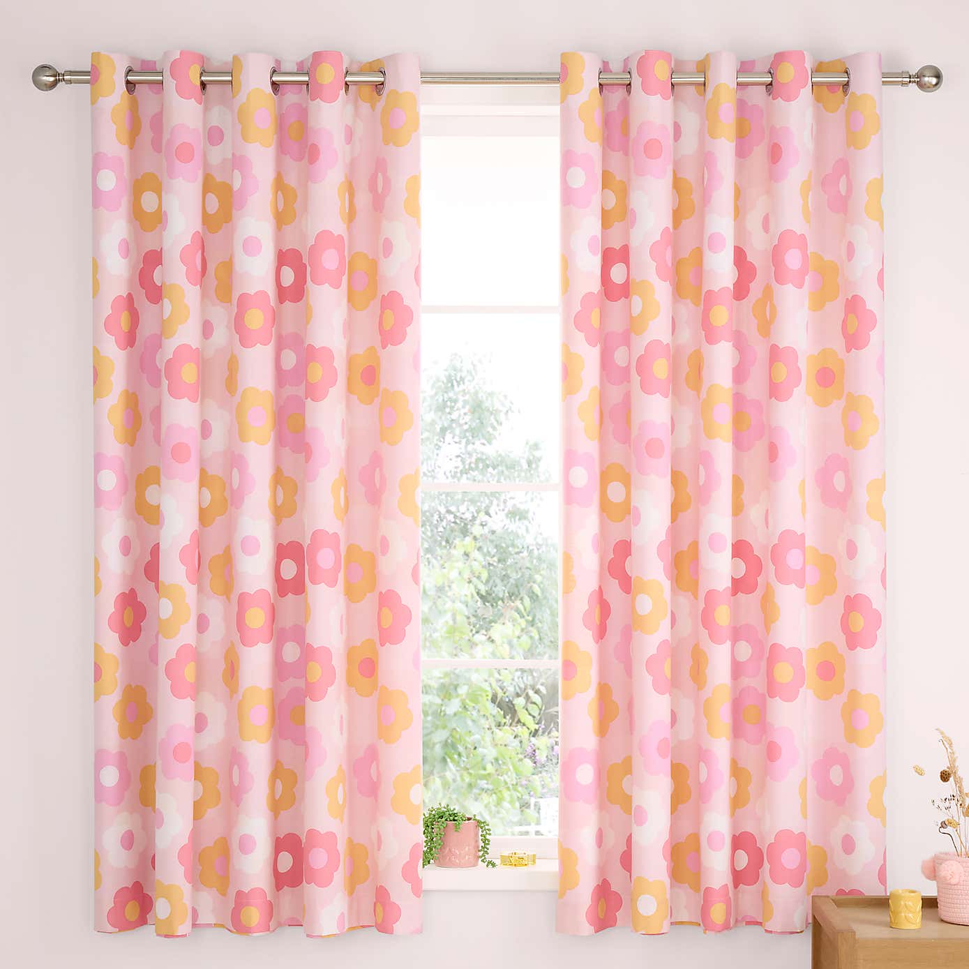 Catherine Lansfield Retro Daisy Eyelet Curtains