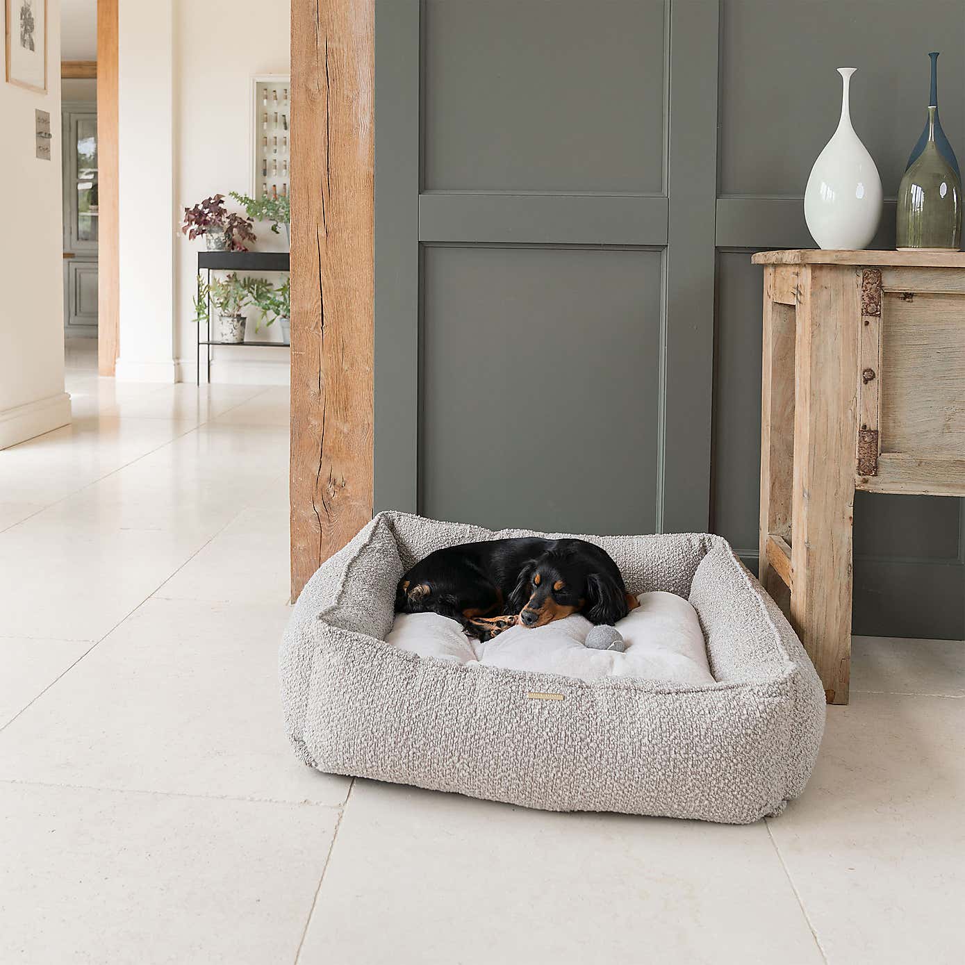 Lords and Labradors Boucle Box Dog Bed