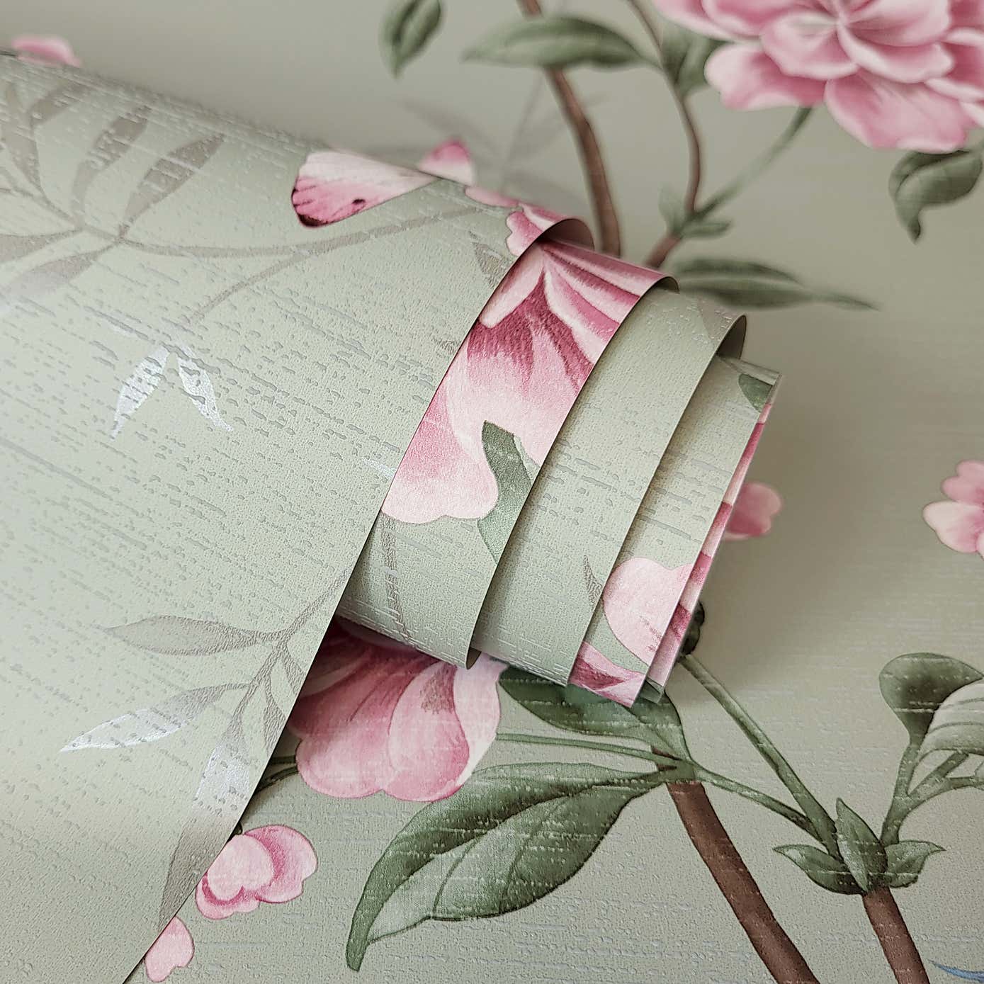 Akina Floral Wallpaper