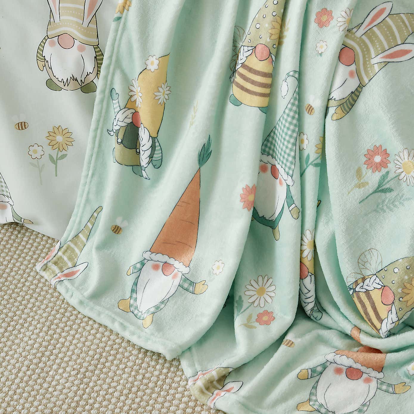 Catherine Lansfield Spring Gnome Mint Green Fleece Throw 130cm x 170cm