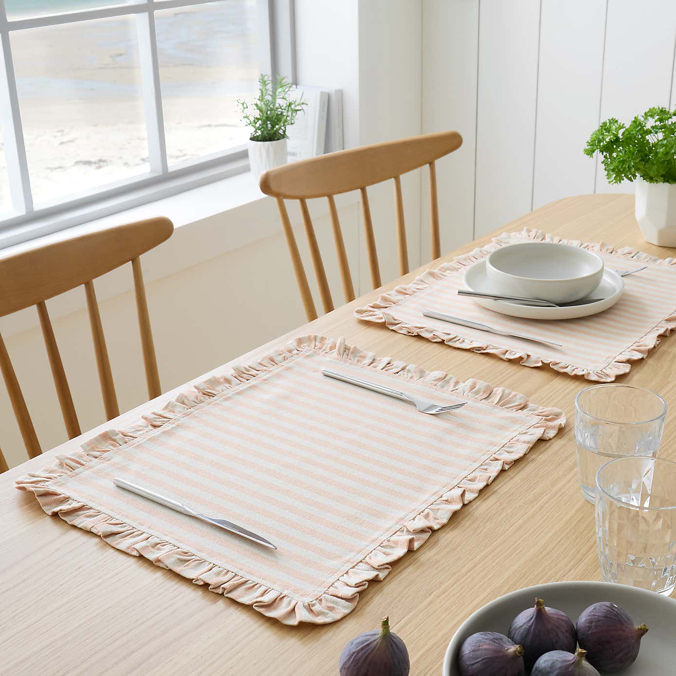 Set of 2 Linford Frill Placemats