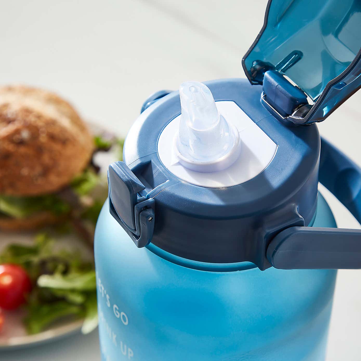 Ombre 900ml Water Tracker Bottle