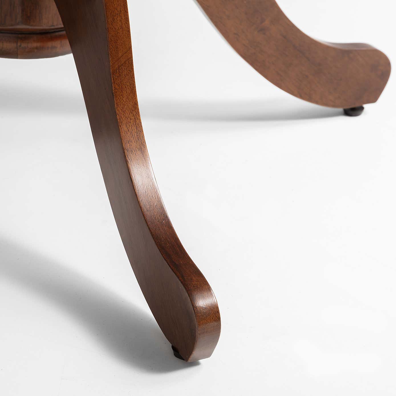 Canterbury Round to Oval Dining Table with 4 Chairs, Brown