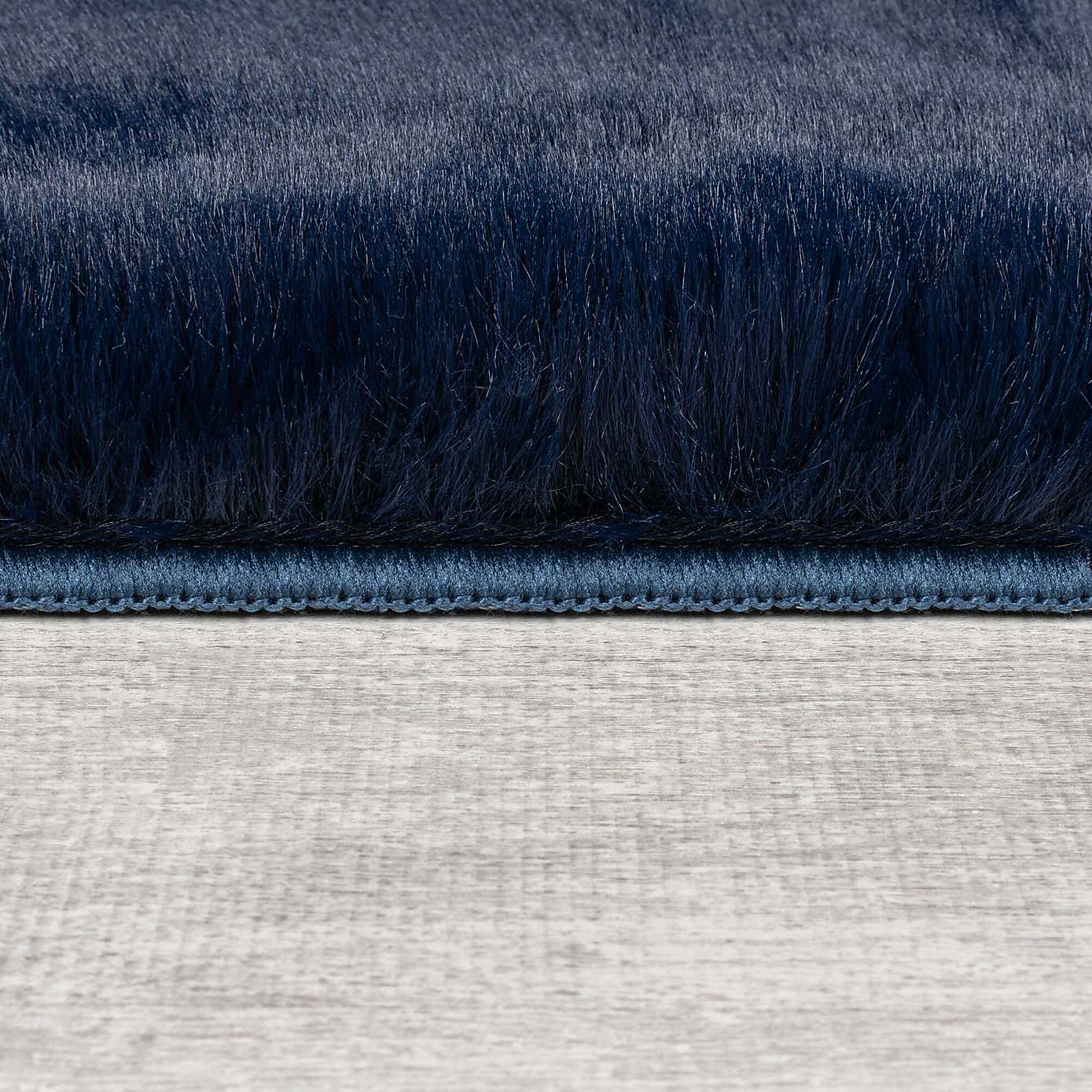 Ivy Luxury Faux Fur Rug