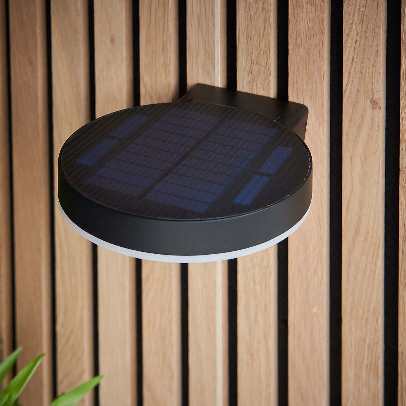 Vogue Idris Outdoor Solar PIR Wall Light