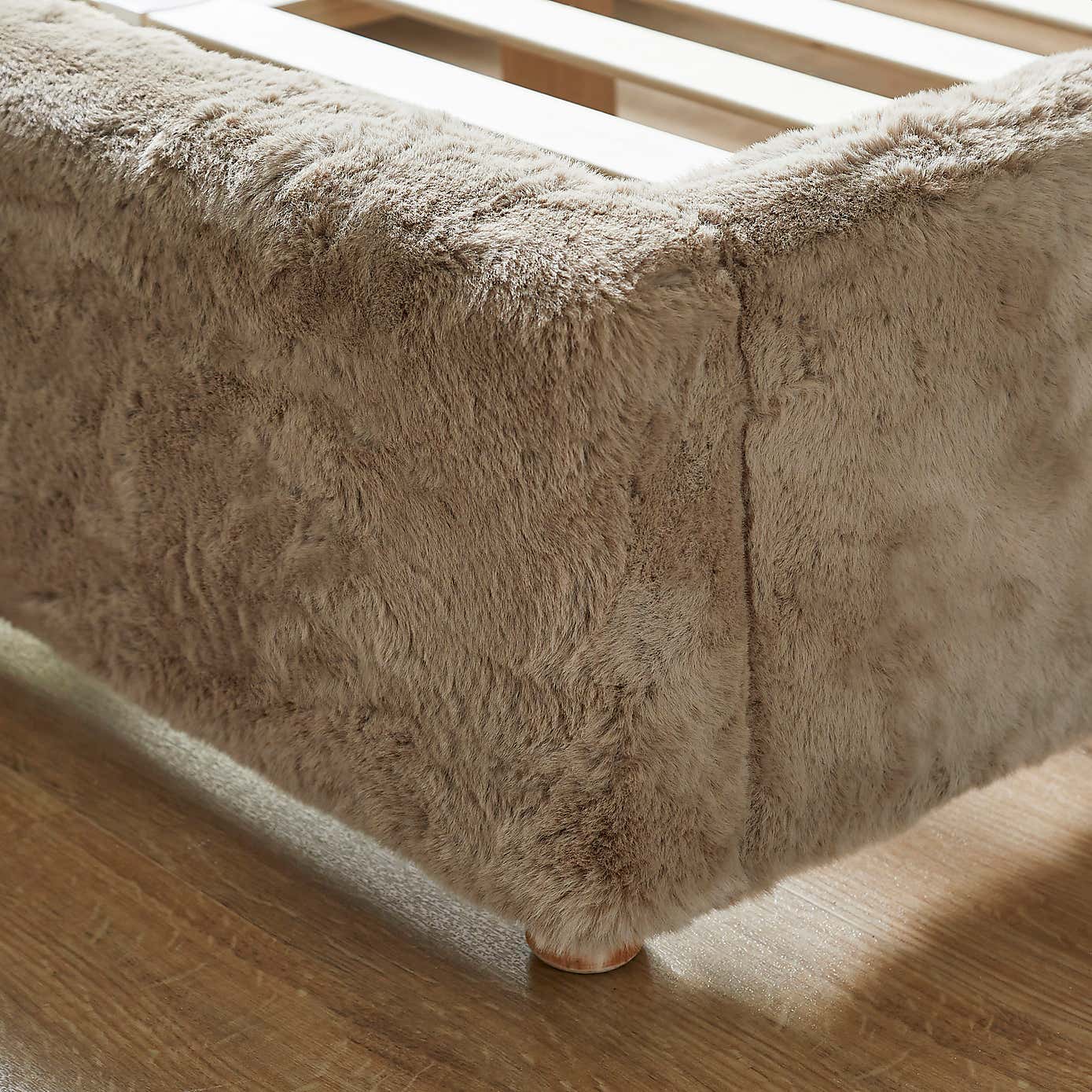 Elysia Bed, Faux Fur