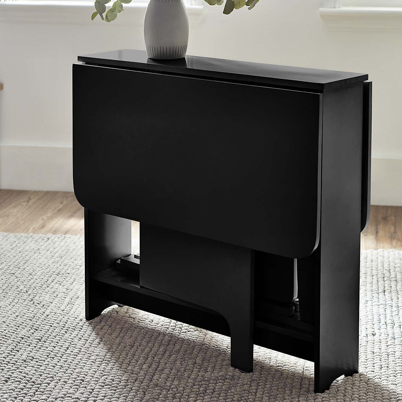 Gatan Gateleg Table With 2 Chairs