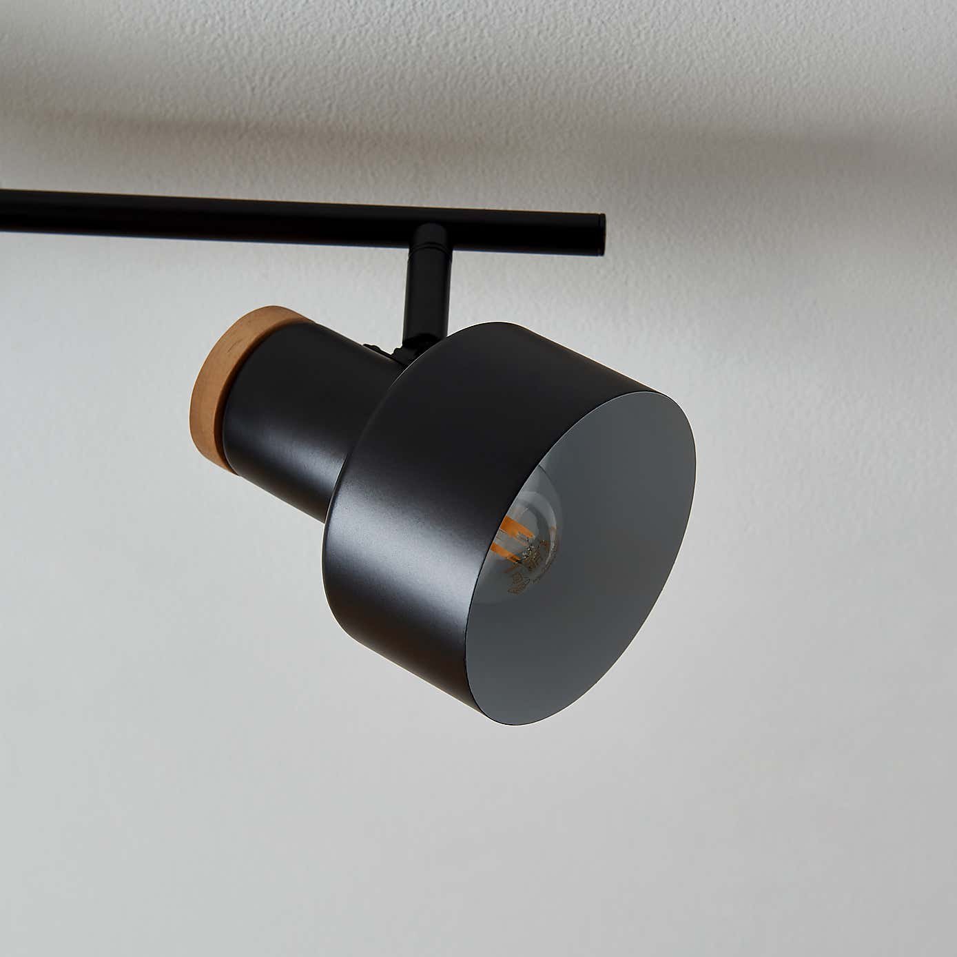 Duckworth Industrial 4 Light Adjustable Spotlight Bar