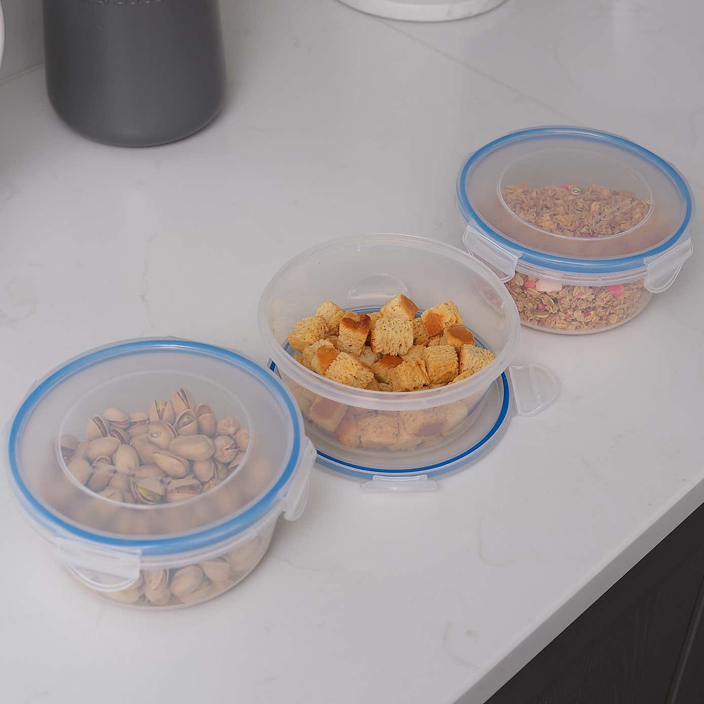 ADDIS Set of 3 Round 700ml Clip Tight Storage Containers