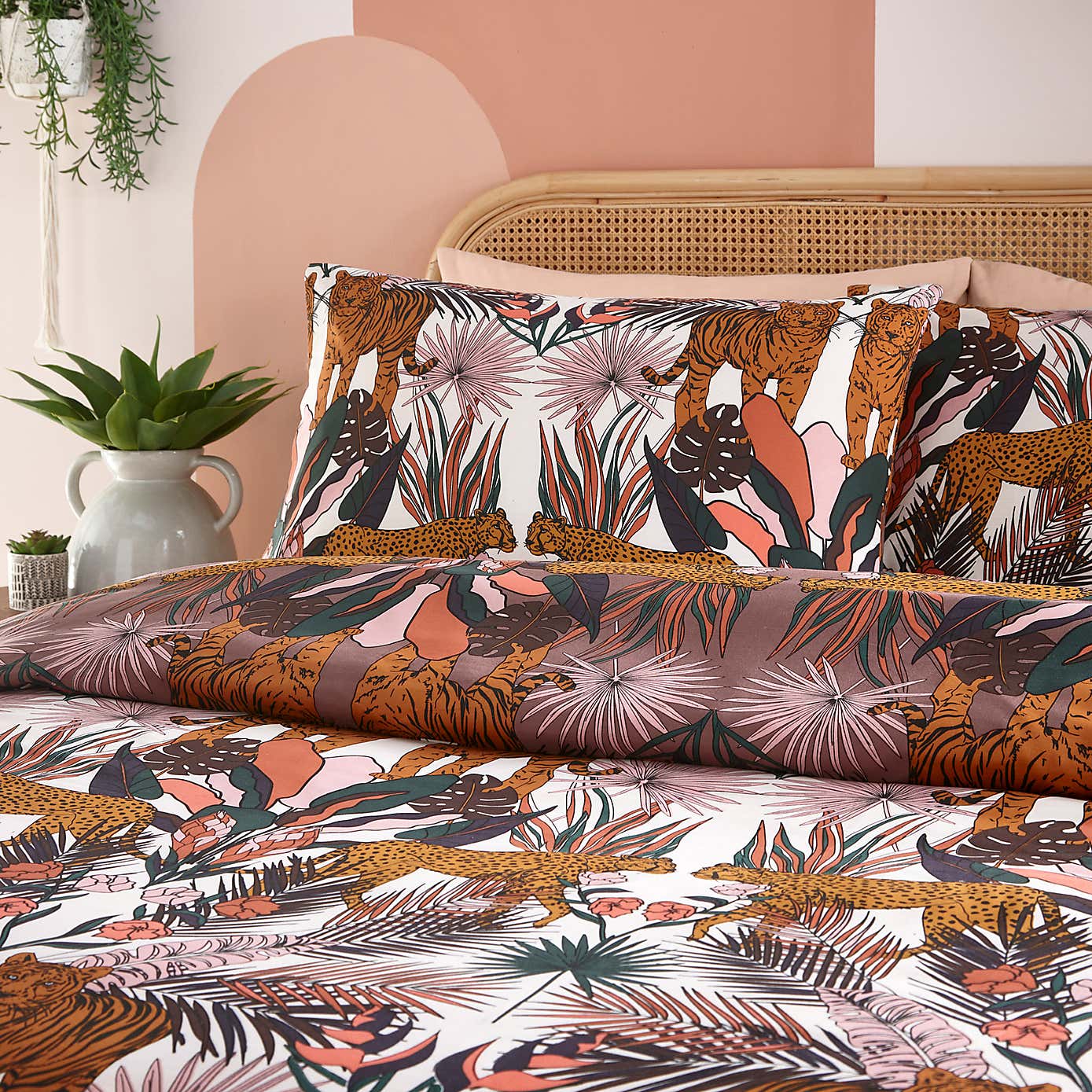 furn. Kaihalulu Duvet Cover & Pillowcase Set