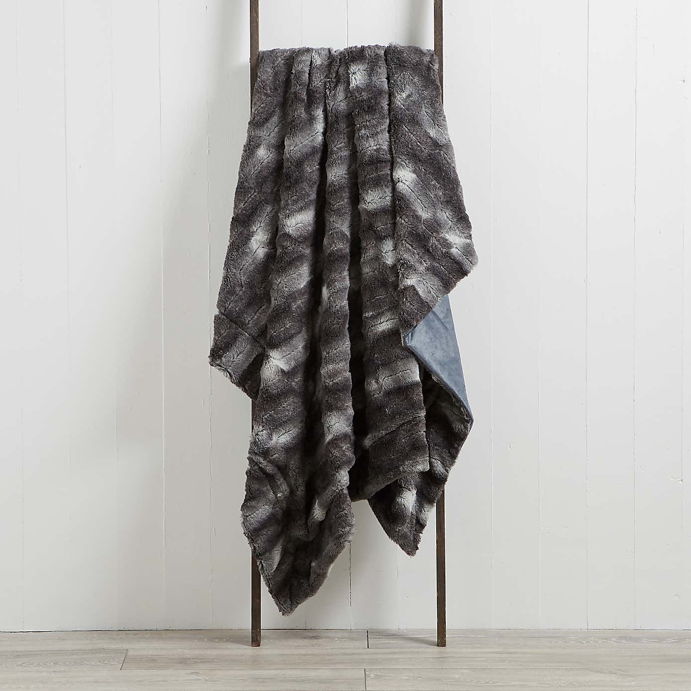 Plush Faux Fur 130cm x 180cm Throw