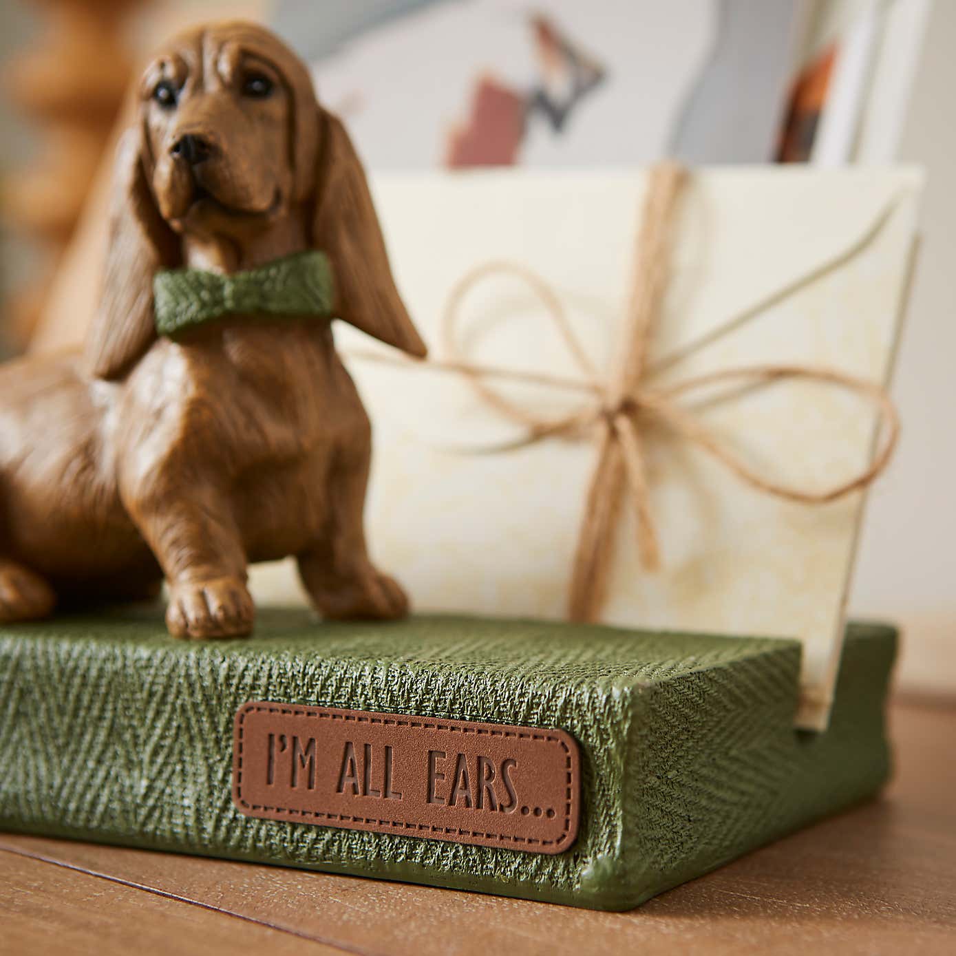 Humphrey Hound Dog Letter Rack