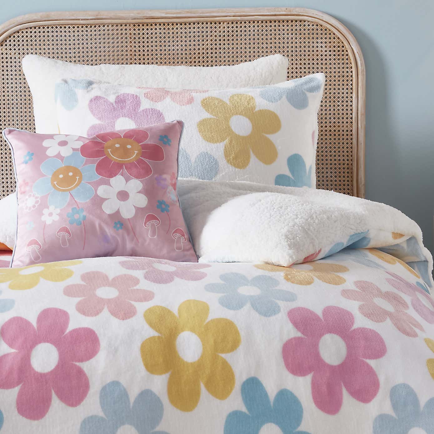 Retro Flowers Multicoloured Duvet Cover & Pillowcase Set