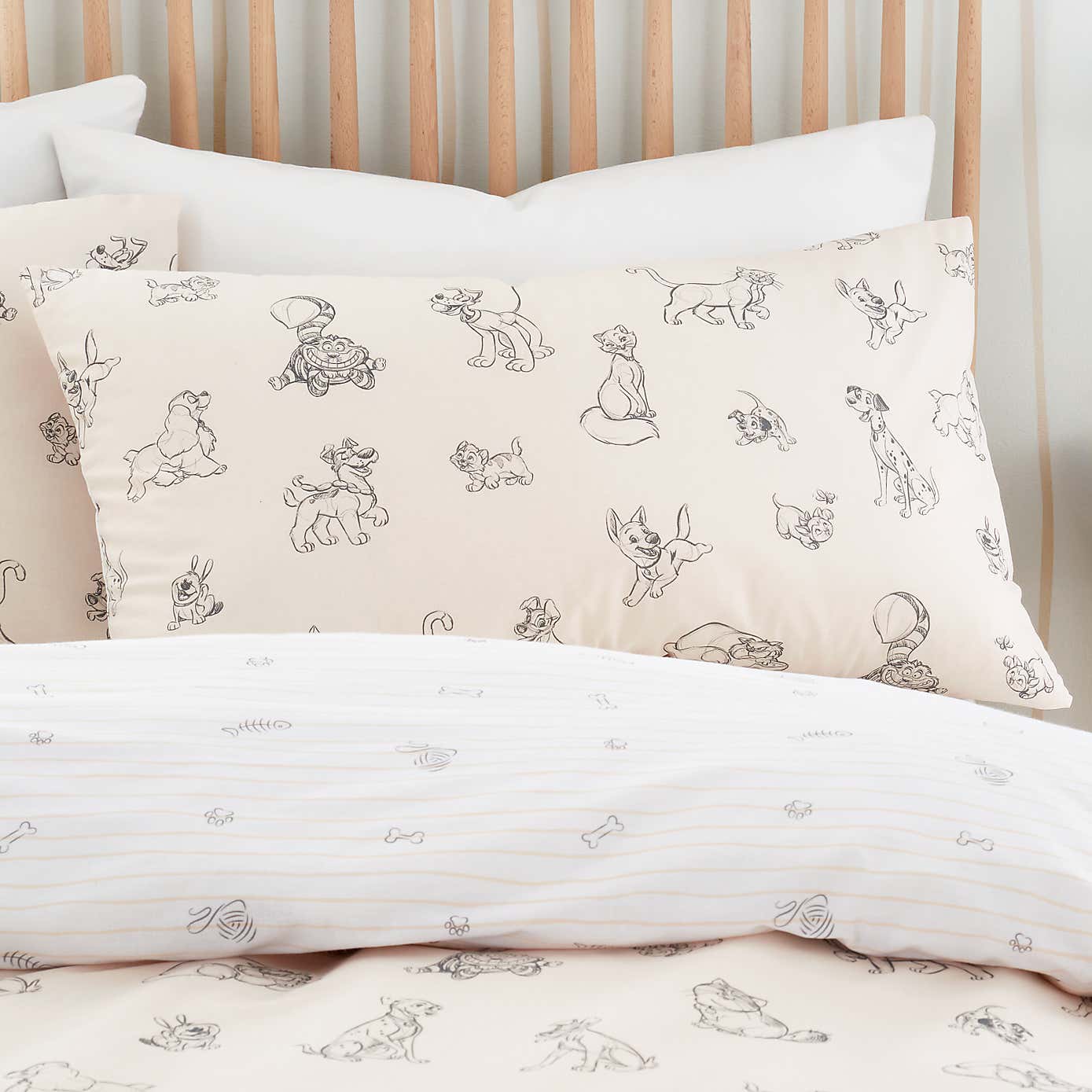 Disney Cats & Dogs 100% Cotton Reversible Duvet Cover and Pillowcase Set