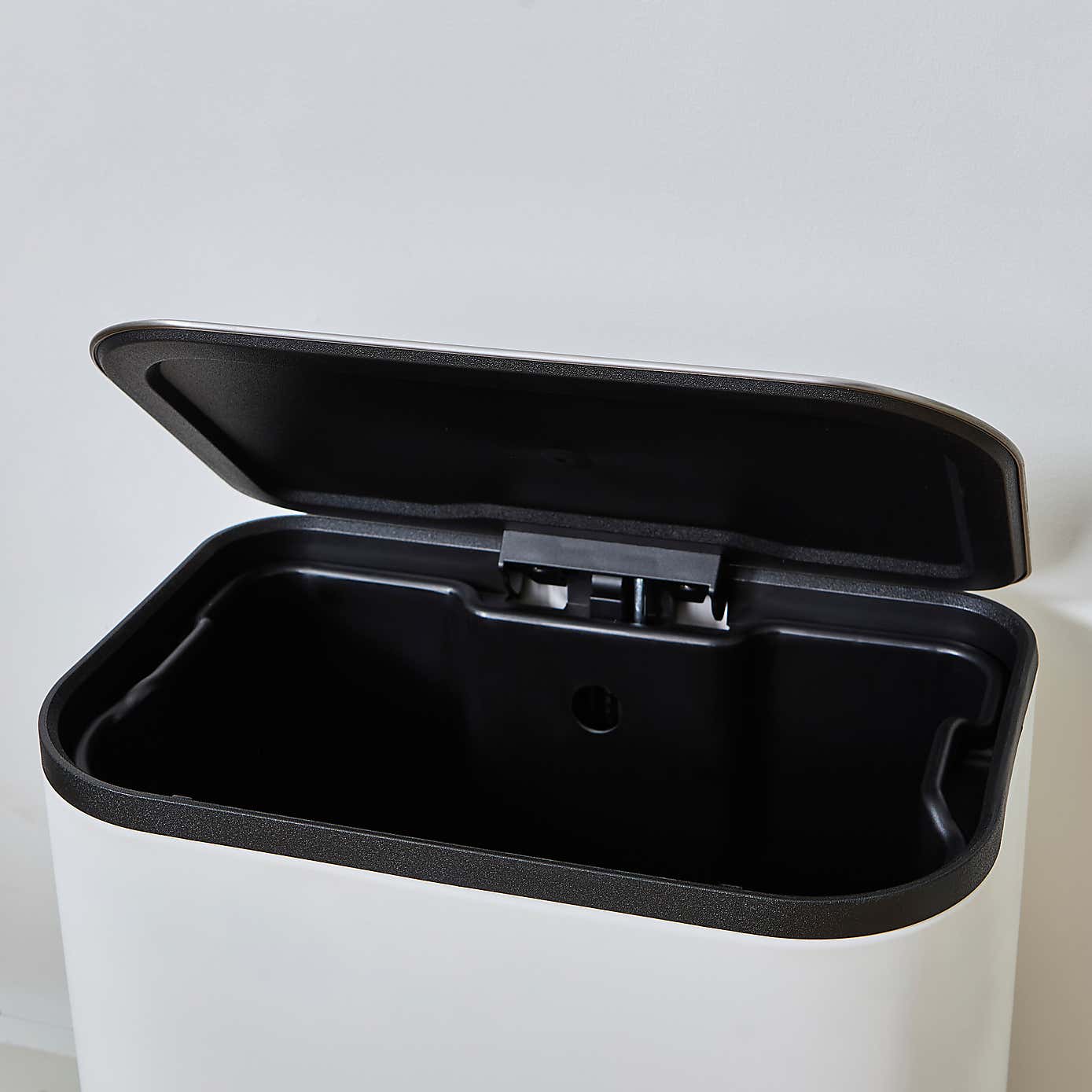 Sleek Soft Touch 20L Bin