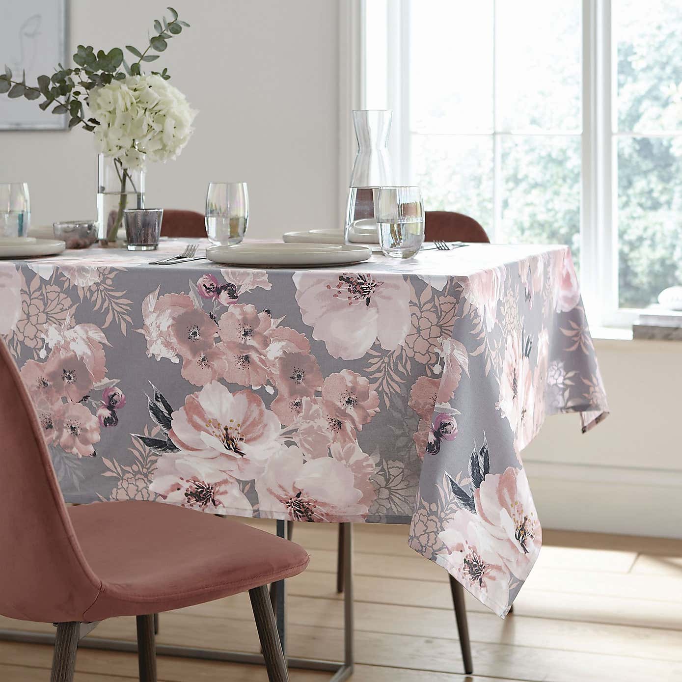 Catherine Lansfield Dramatic Floral Tablecloth