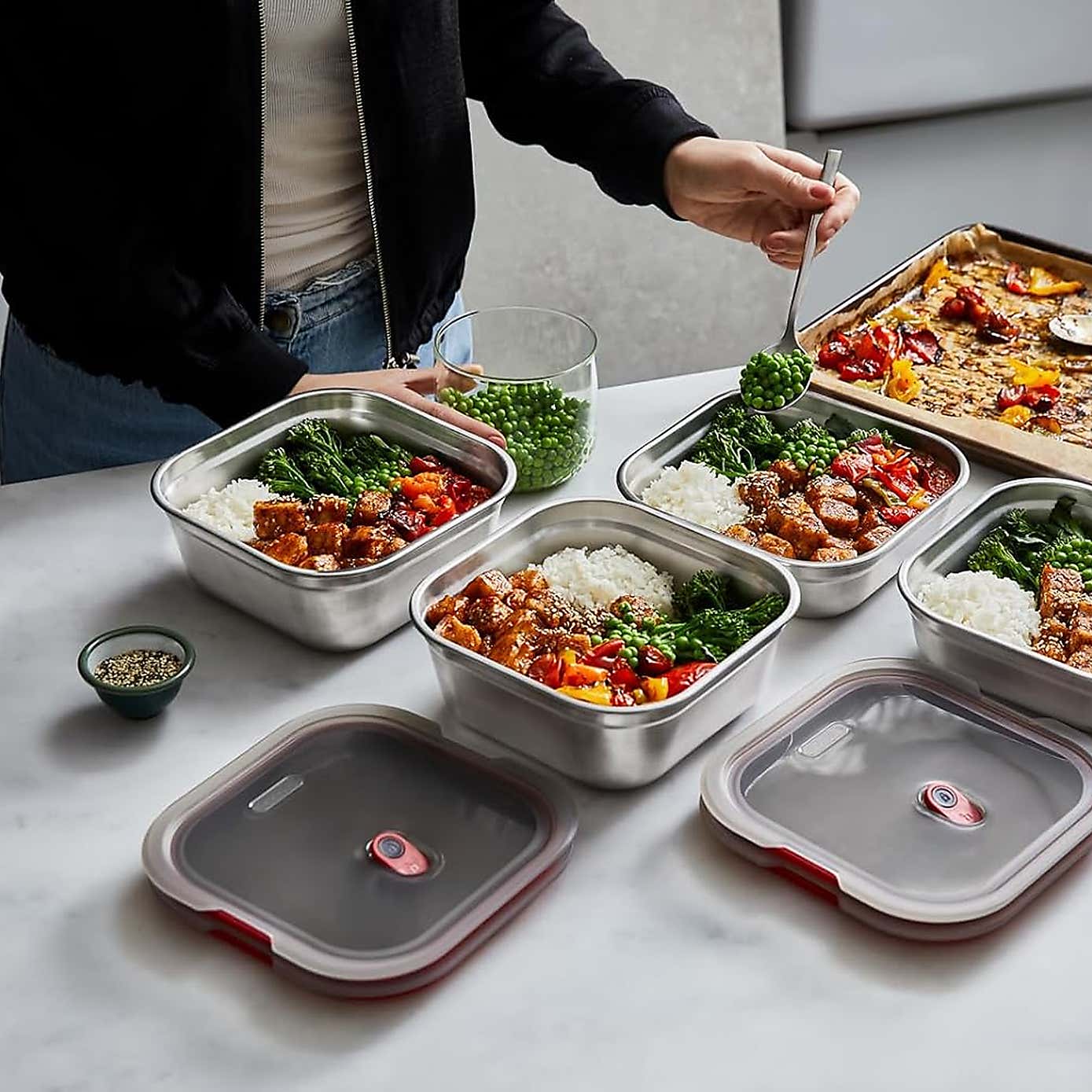 Black and Blum Microwaveable Steel Square Meal Prep Box