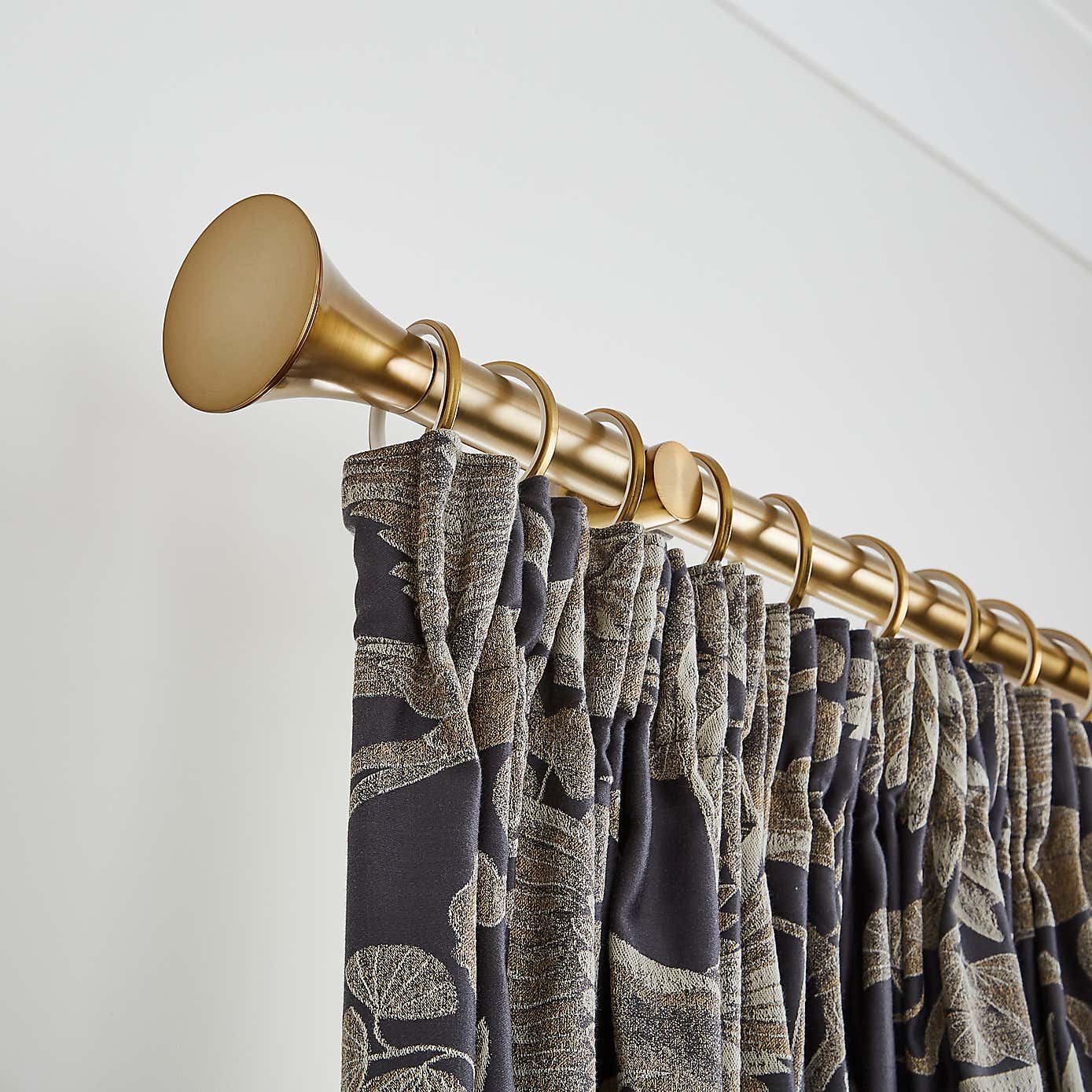 Flush Trumpet Fixed Metal Curtain Pole