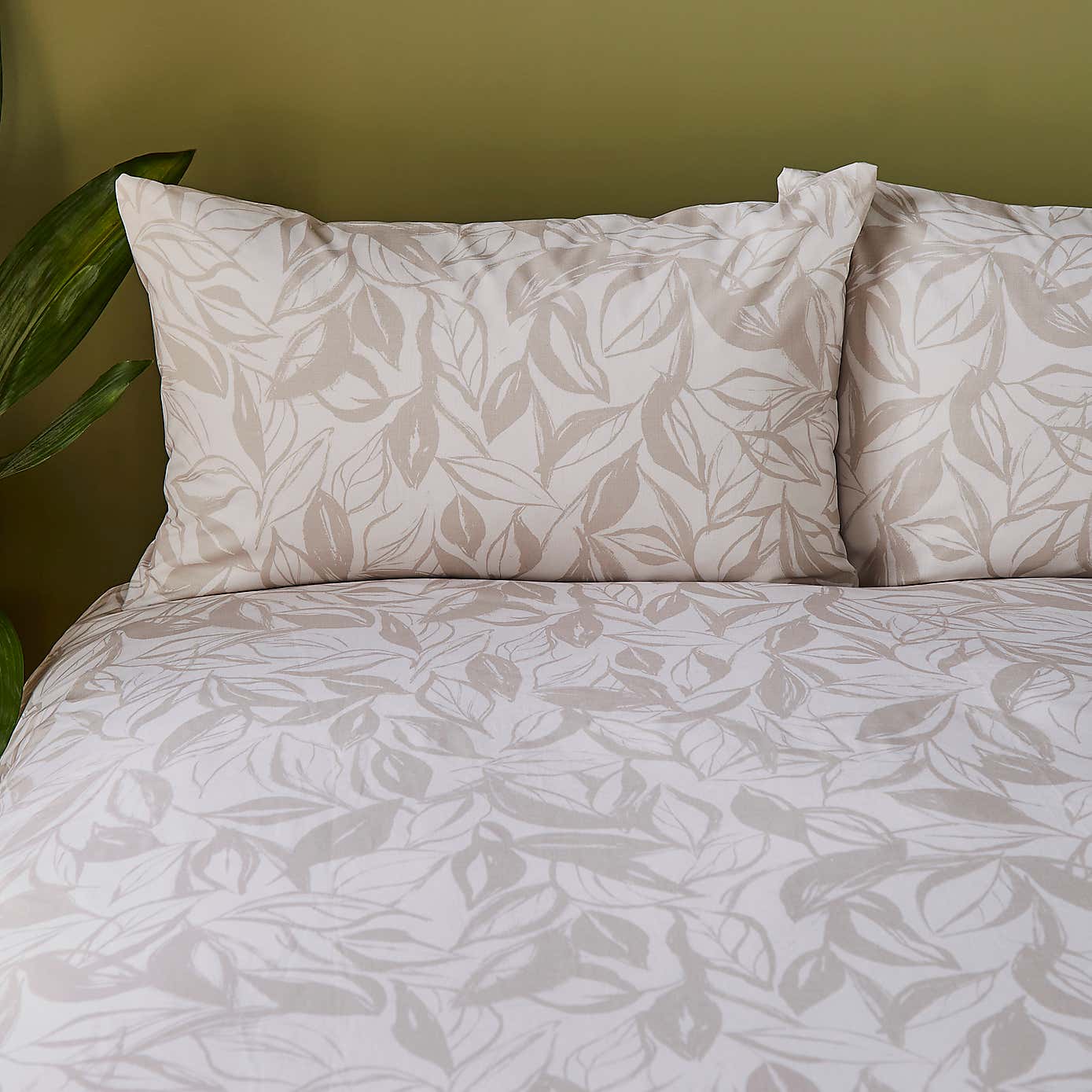 Sketched Leaf 144 Thread Count Reversible Cotton Duvet Cover & Pillowcase Set