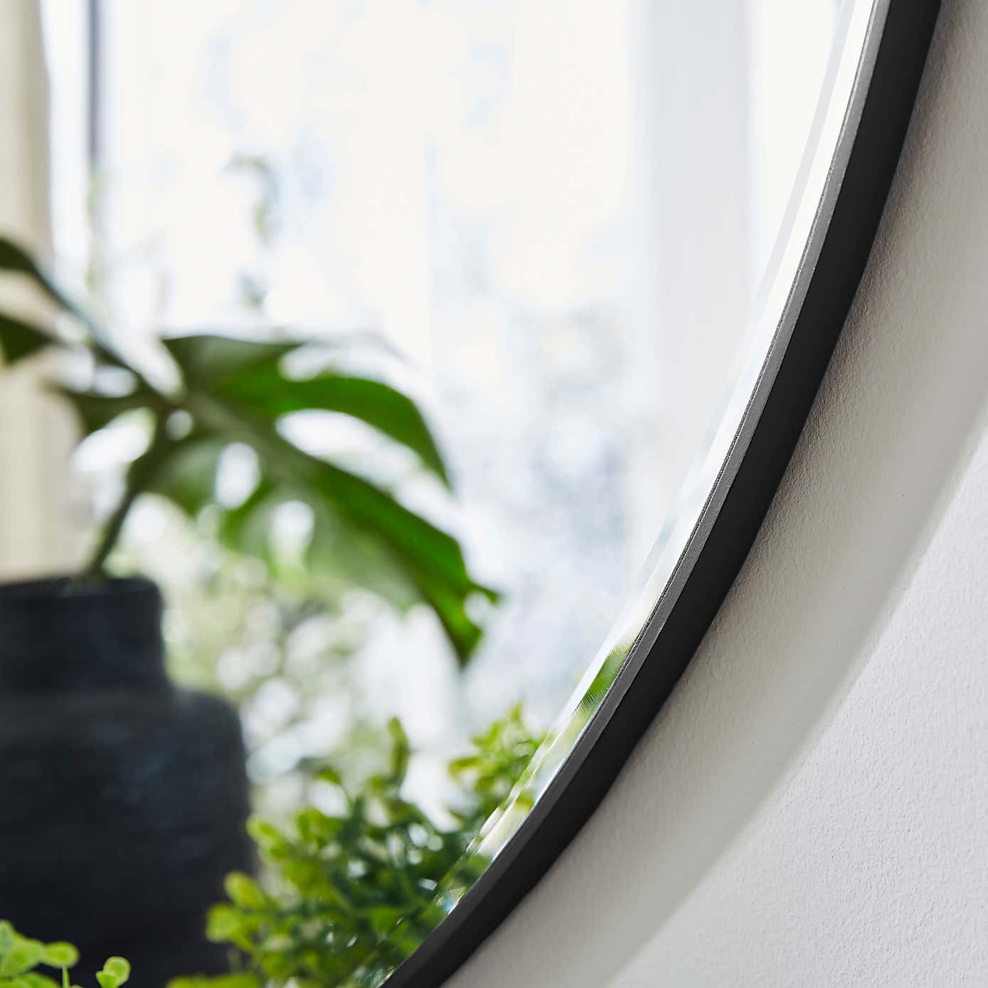 Apartment Round Frame Wall Mirror