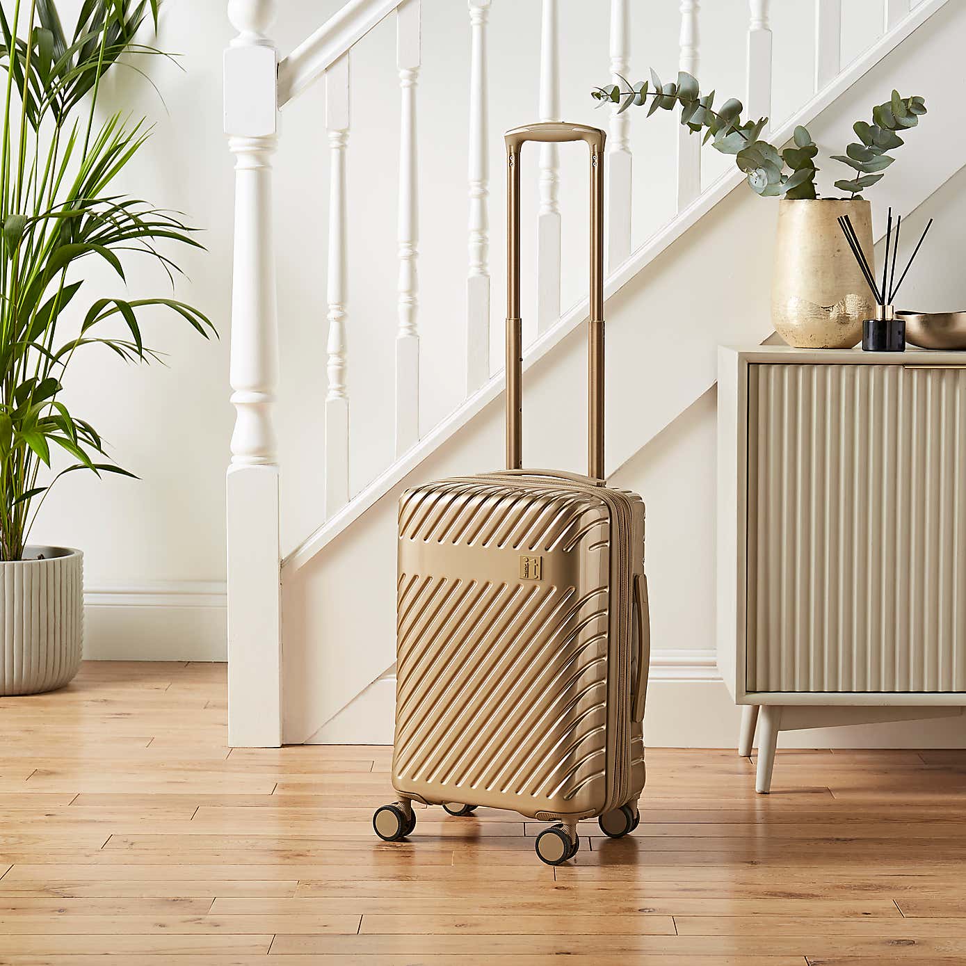 IT Luggage Slipstream Hard Shell Suitcase