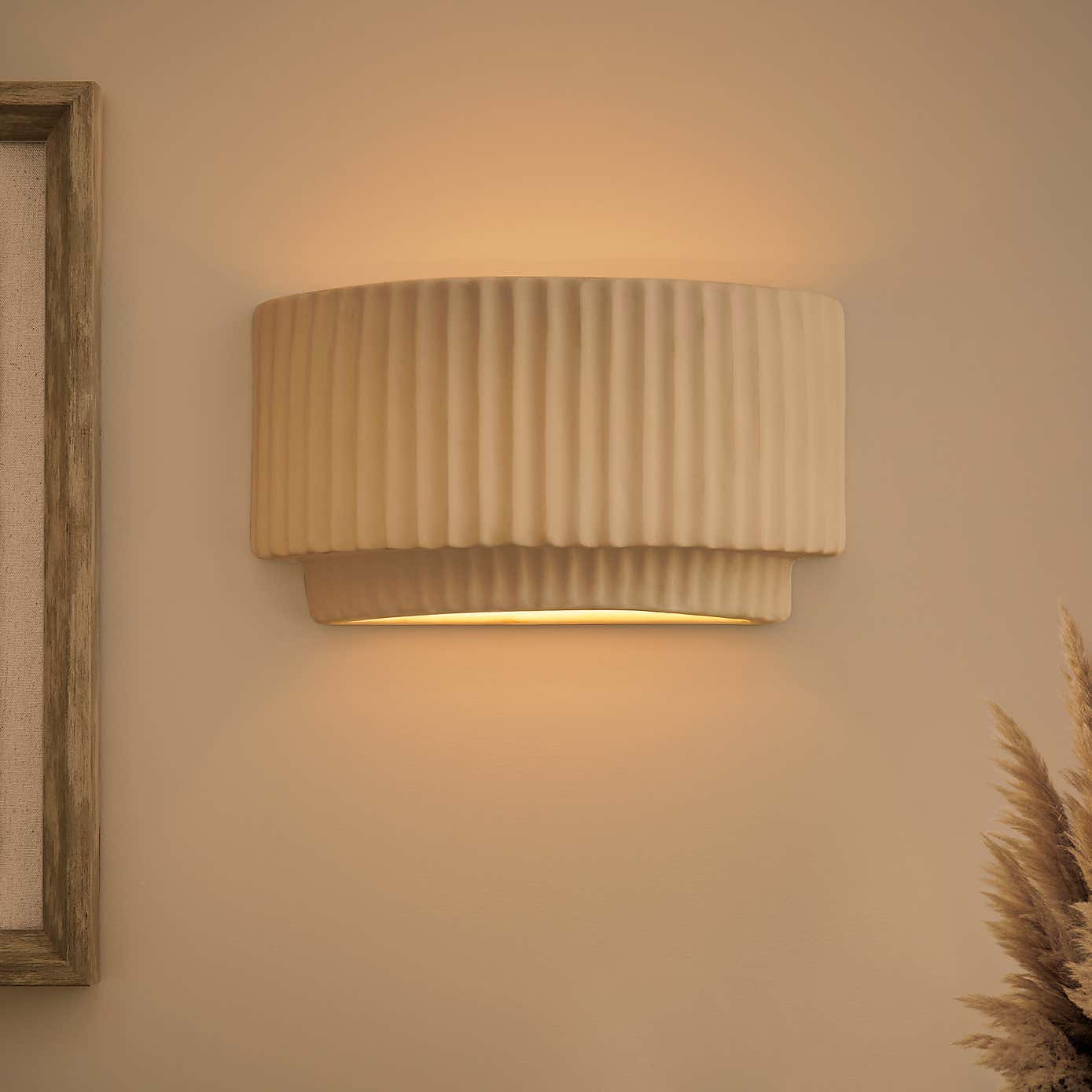 Aivon Ribbed Dimmable Wall Light