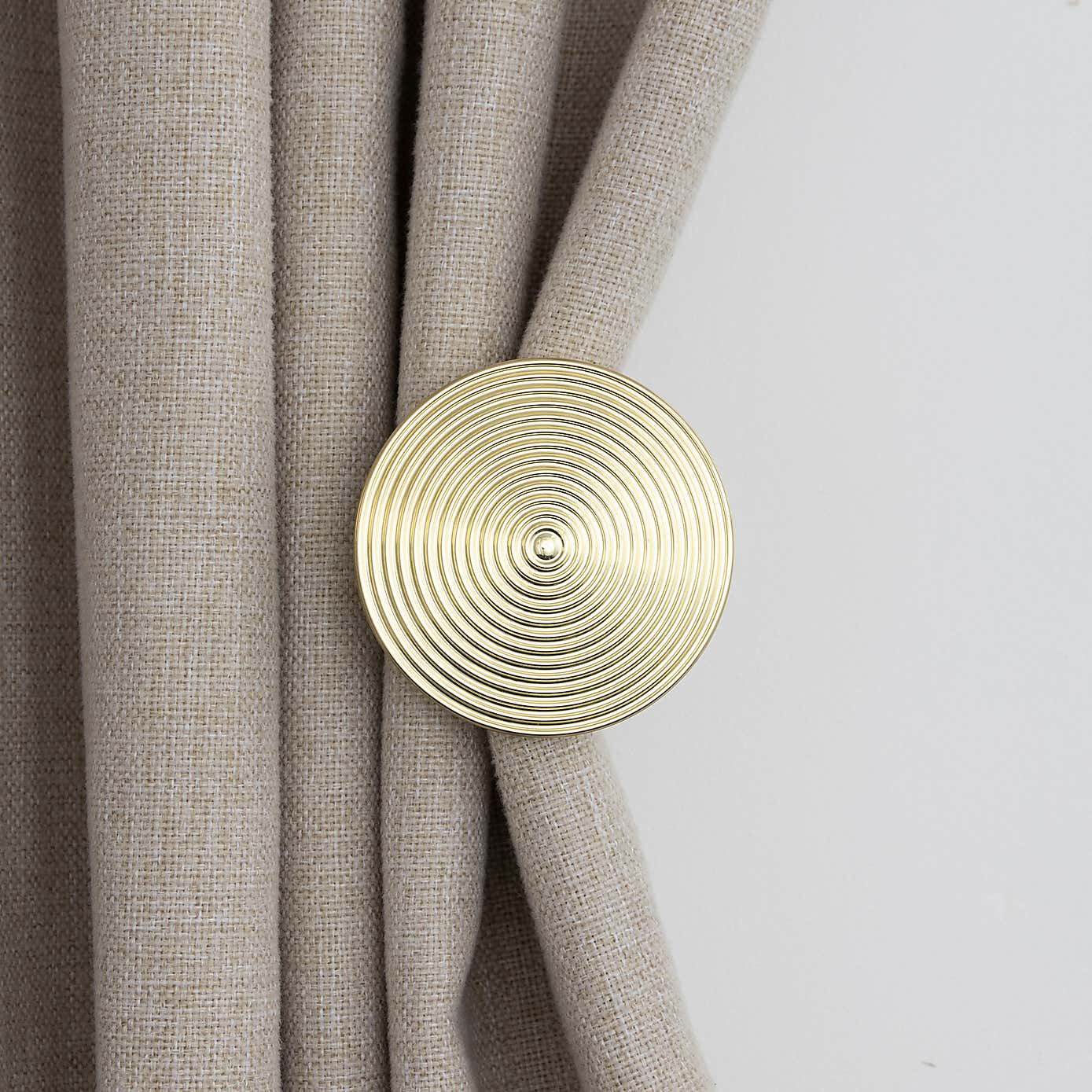Ribbed Metal Curtain Holdbacks
