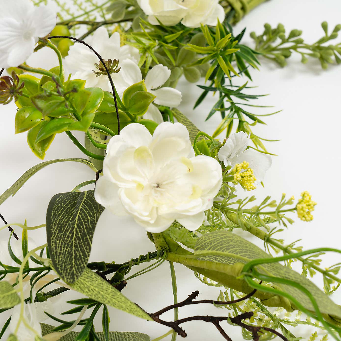 Artificial White Floral Daisy Garland