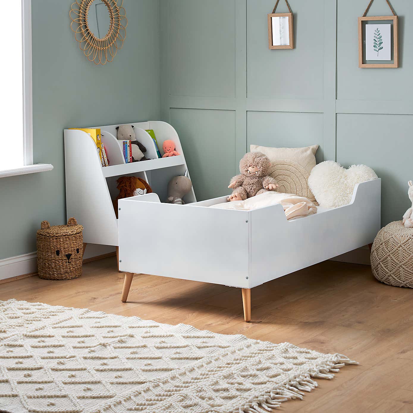 OBaby Maya Bed, White Painted Pine