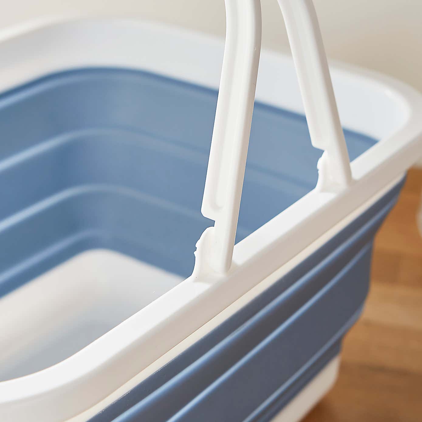 Collapsible Cleaning Bowl with Handle