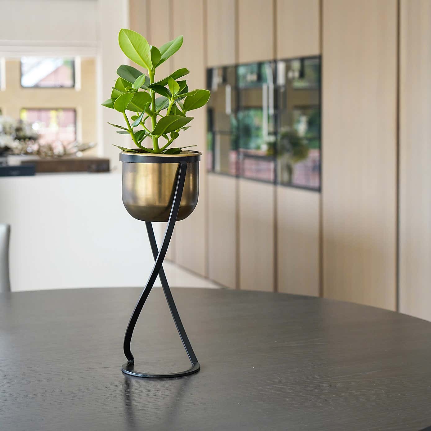 Kensington Brass Metal Round Plant Pot With Stand