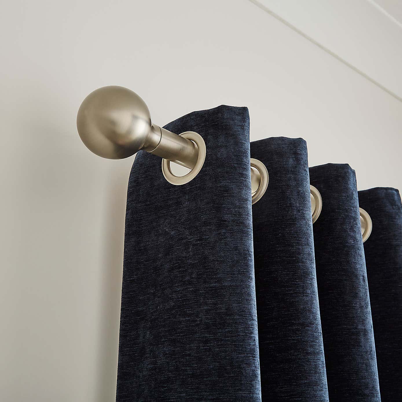 Contemporary Ball Fixed Metal Curtain Pole