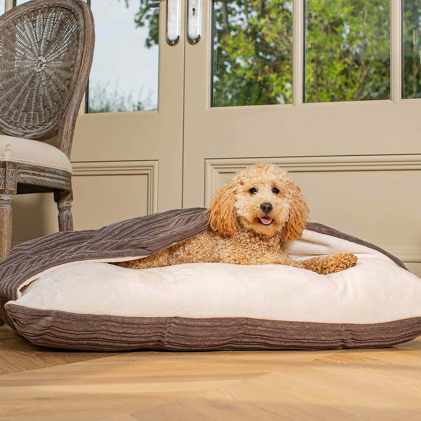 Lords and Labradors Essentials Sleepy Burrow Dog Bed