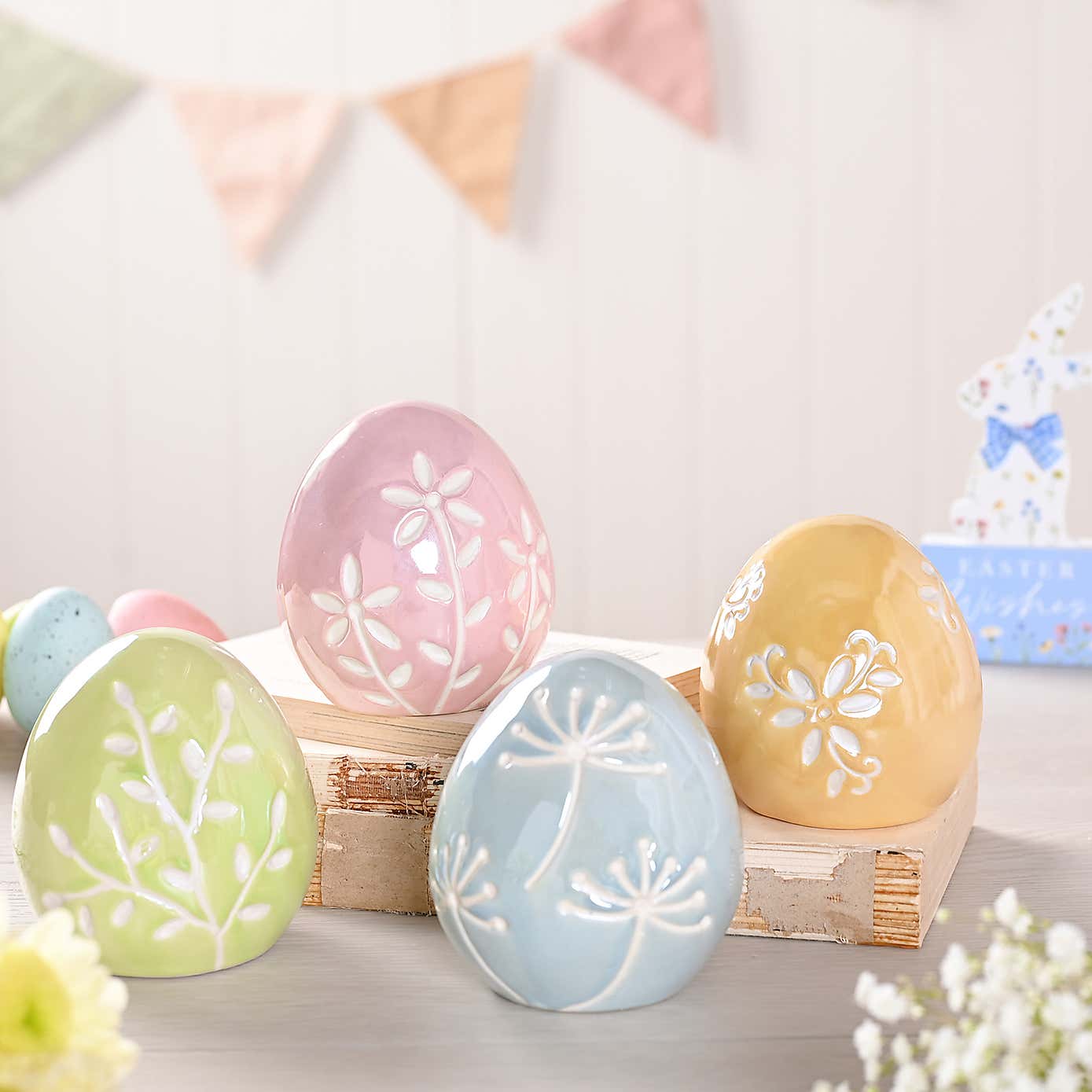 Set of 4 Eggs traordinary Gifting Company Pastel Coloured Ceramic Egg Ornaments