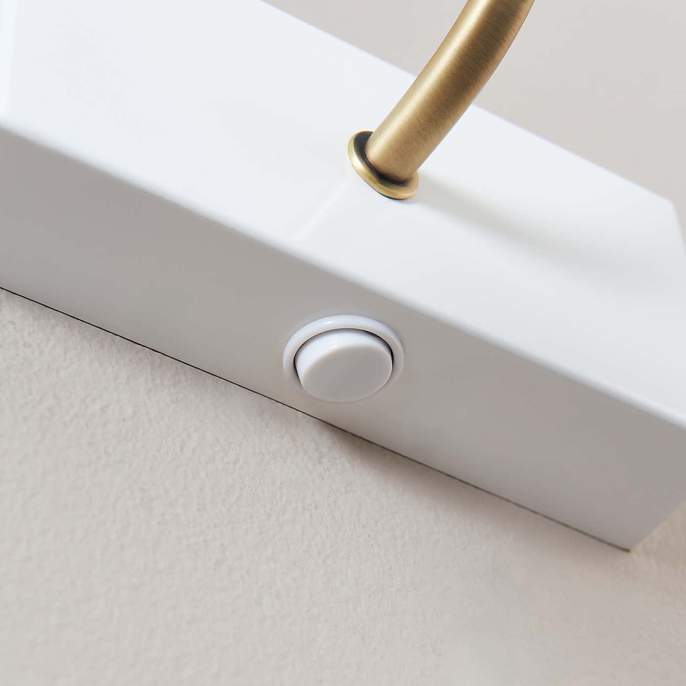 Remi Scalloped Adjustable Picture Wall Light